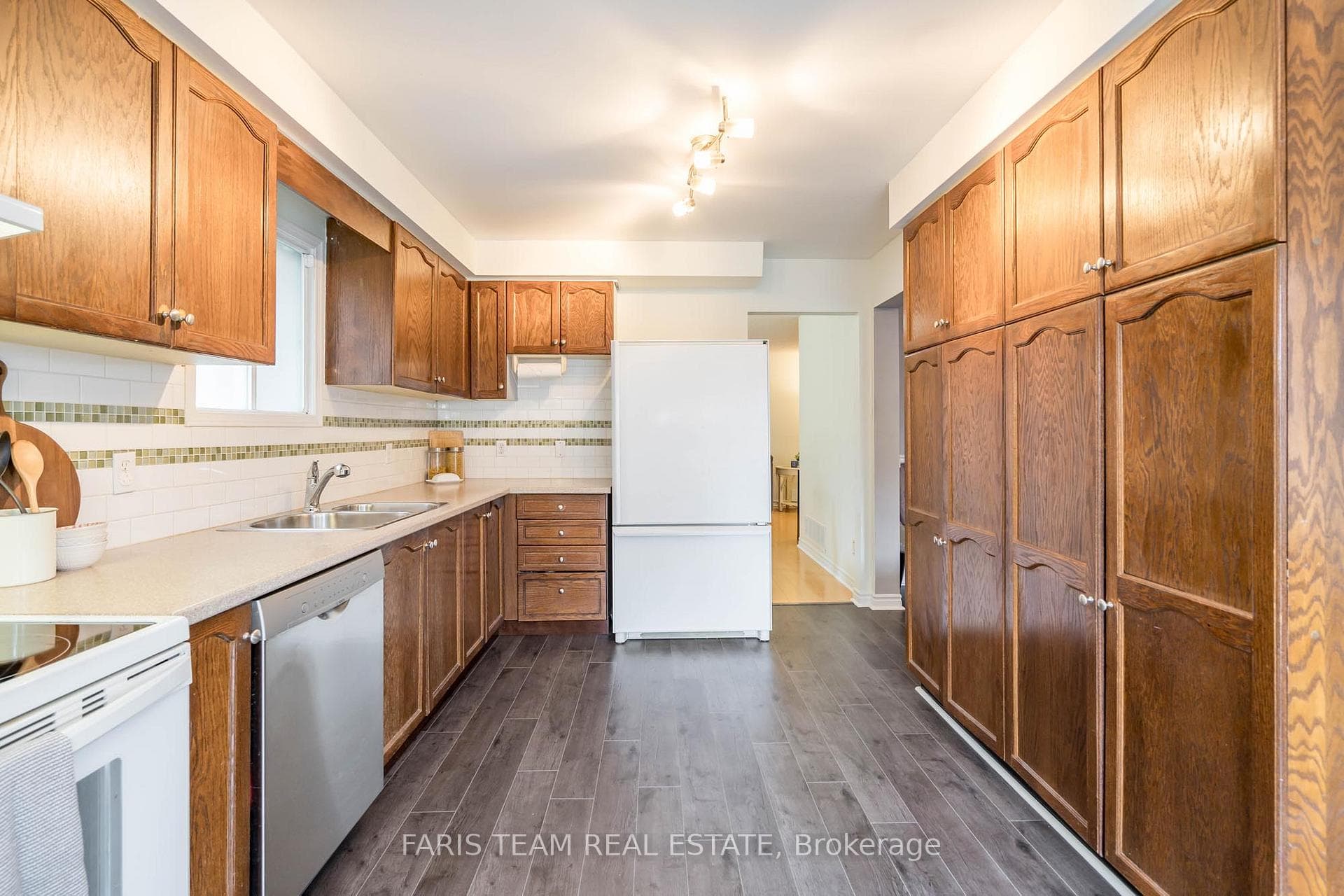 72 Cheviot Crescent photo 5