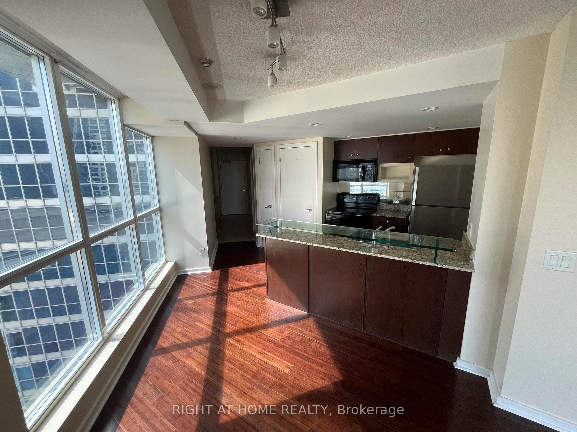 208 Queens Quay N/A Unit 1013 photo 6