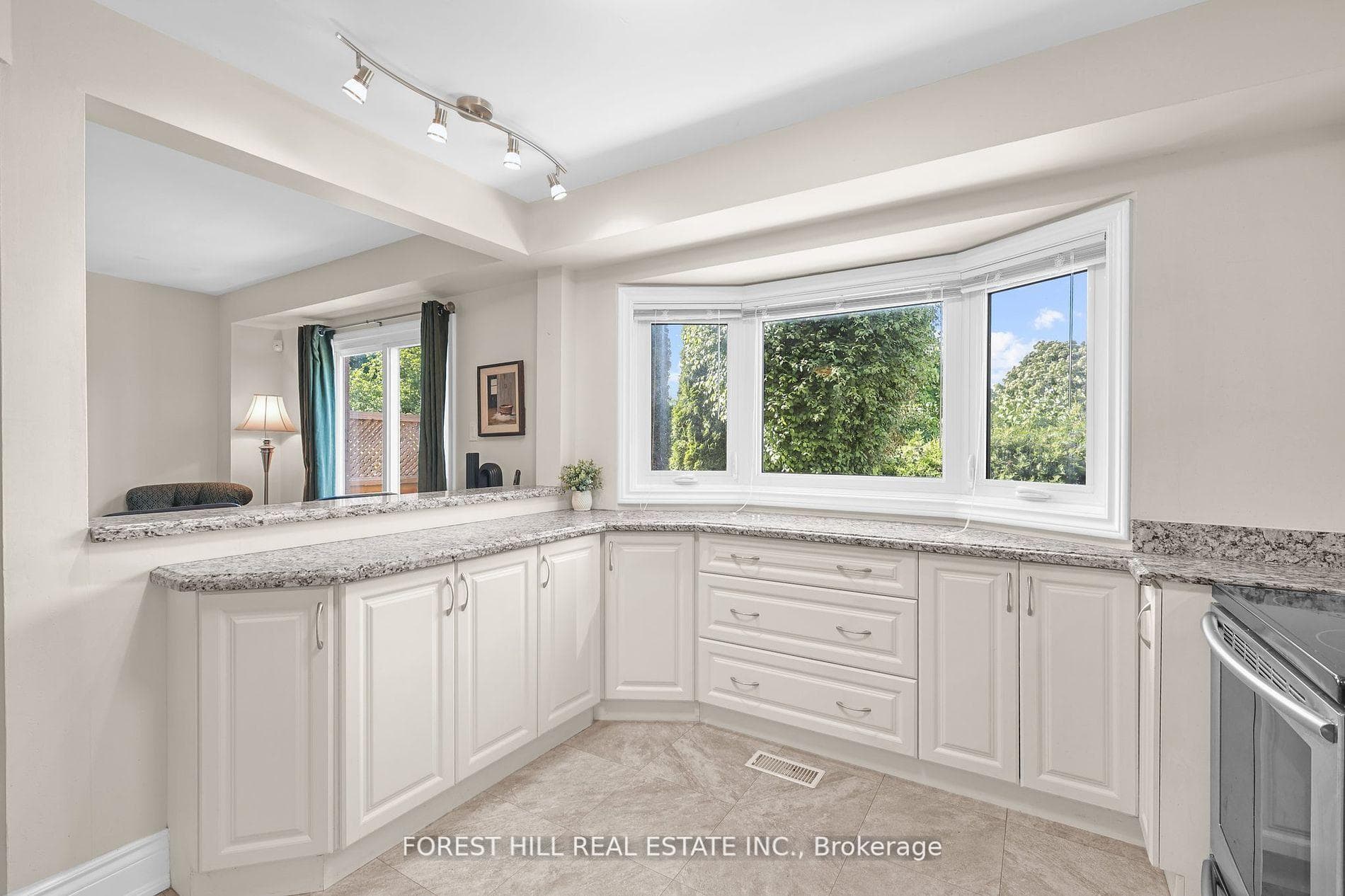 20 Upland Drive photo 8