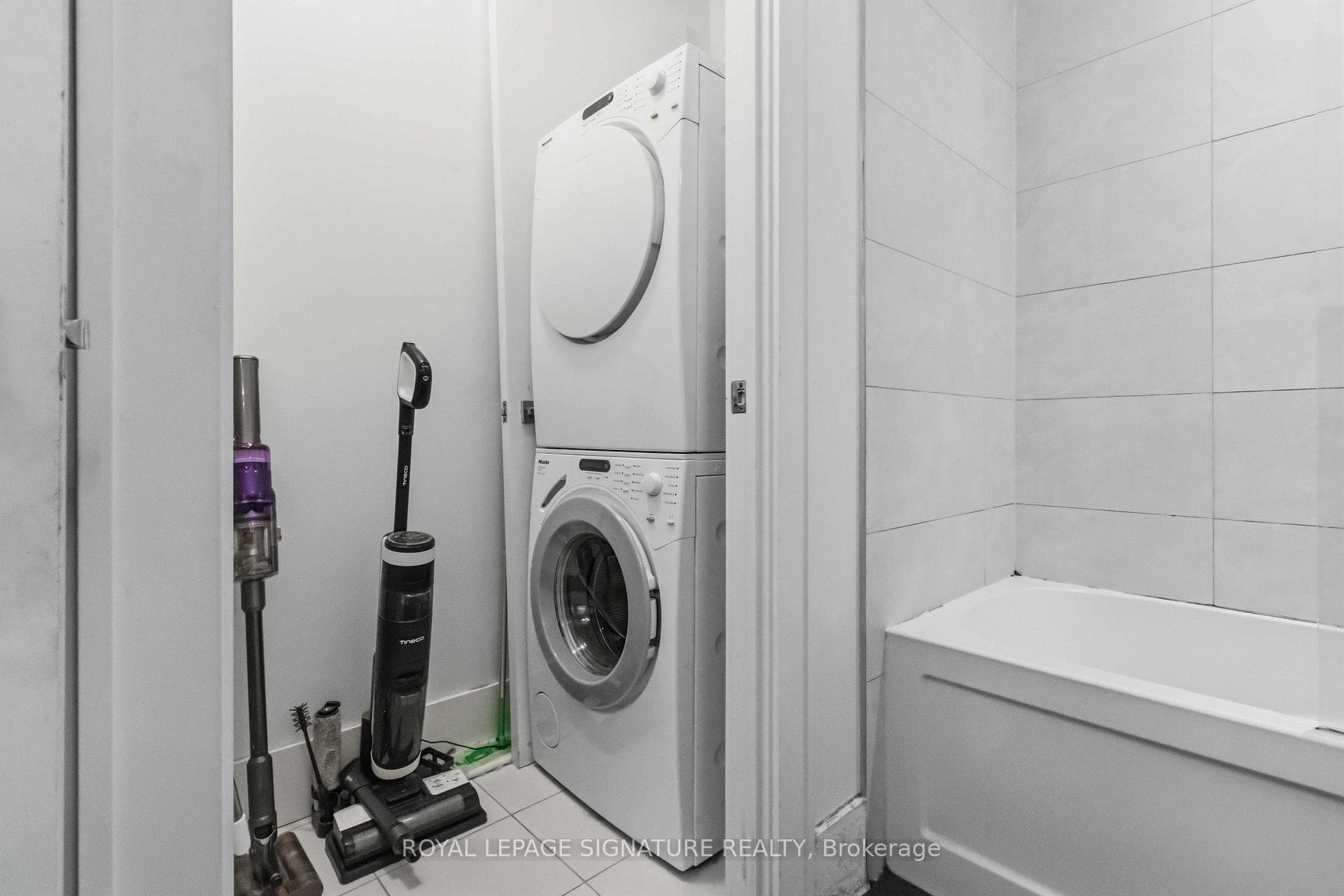 29 Queens Quay Unit 518 photo 15
