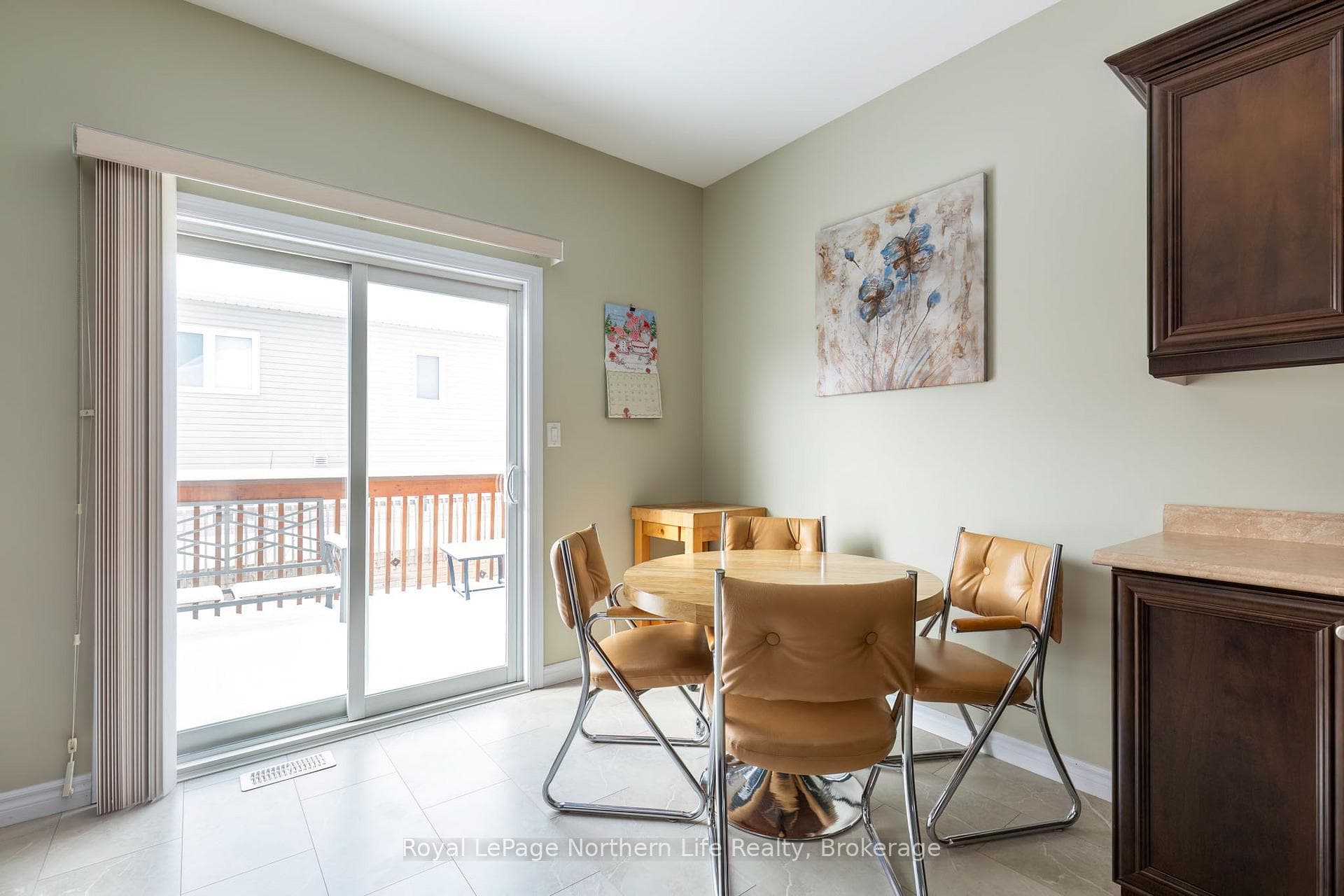2444 Connaught Avenue photo 14