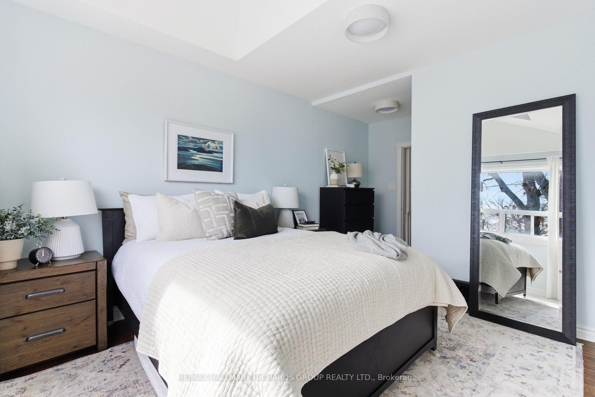 32 Costain Avenue photo 11