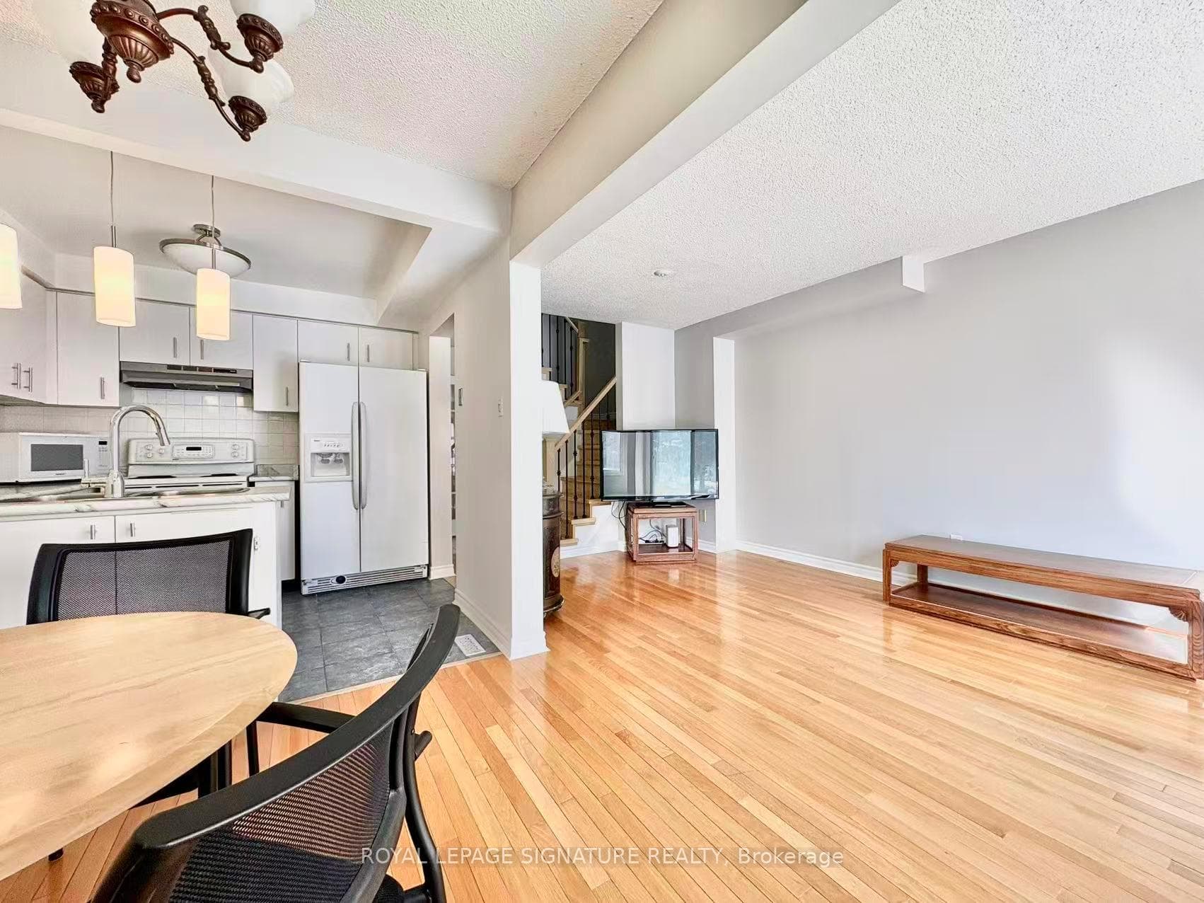 7 Farnham Drive photo 3
