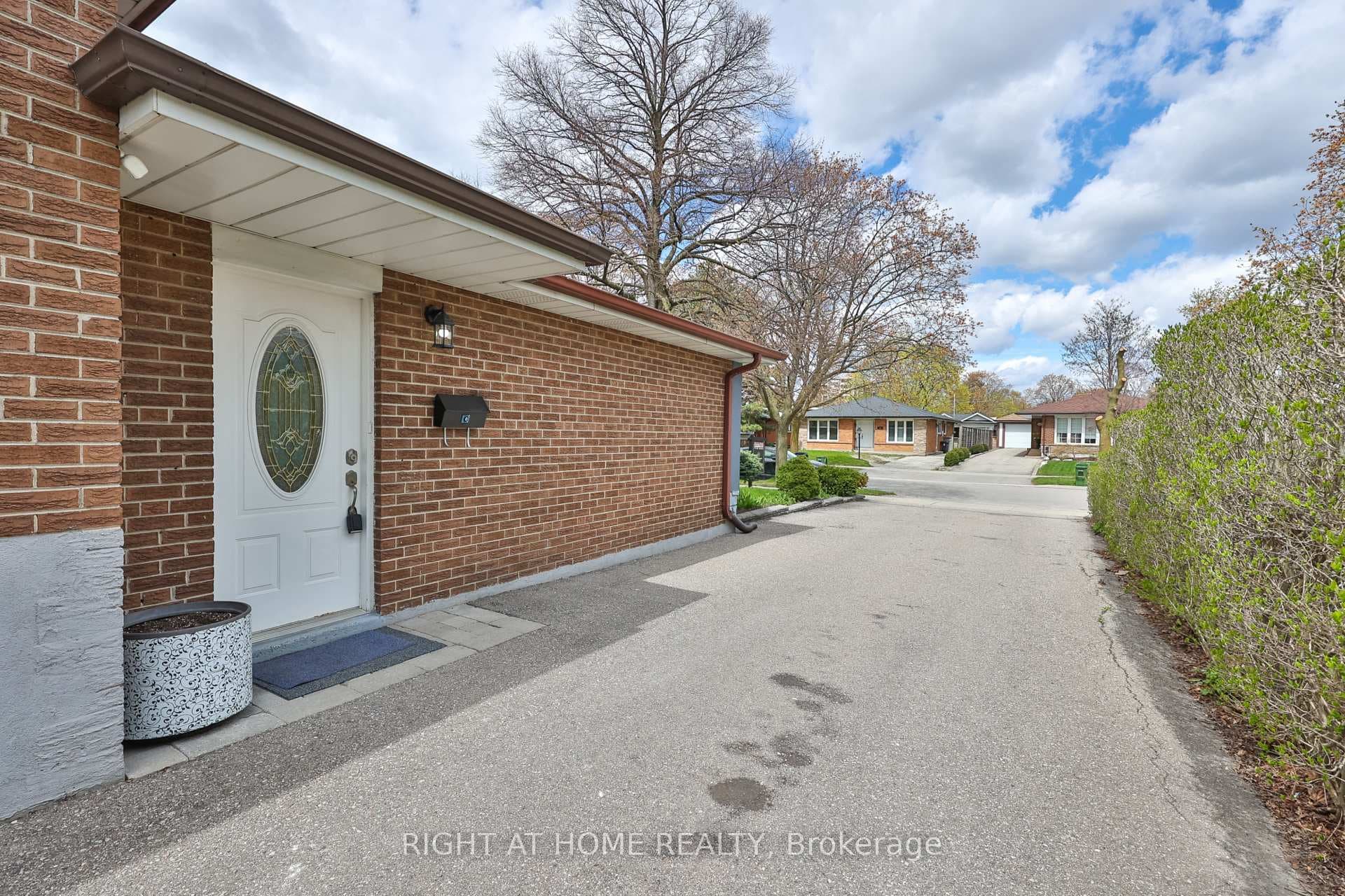11 Farley Crescent photo 40