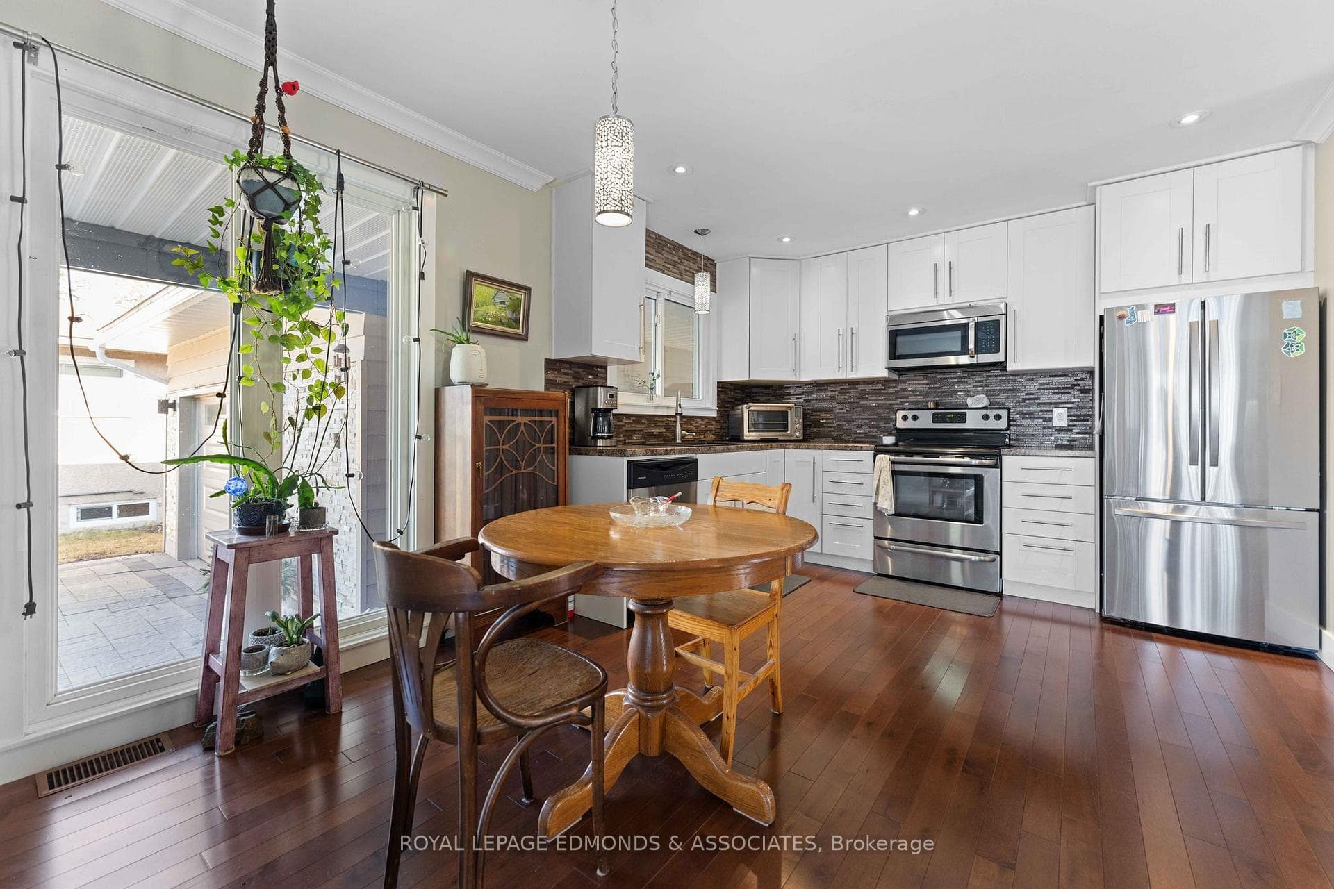 188 Laurier Avenue photo 9