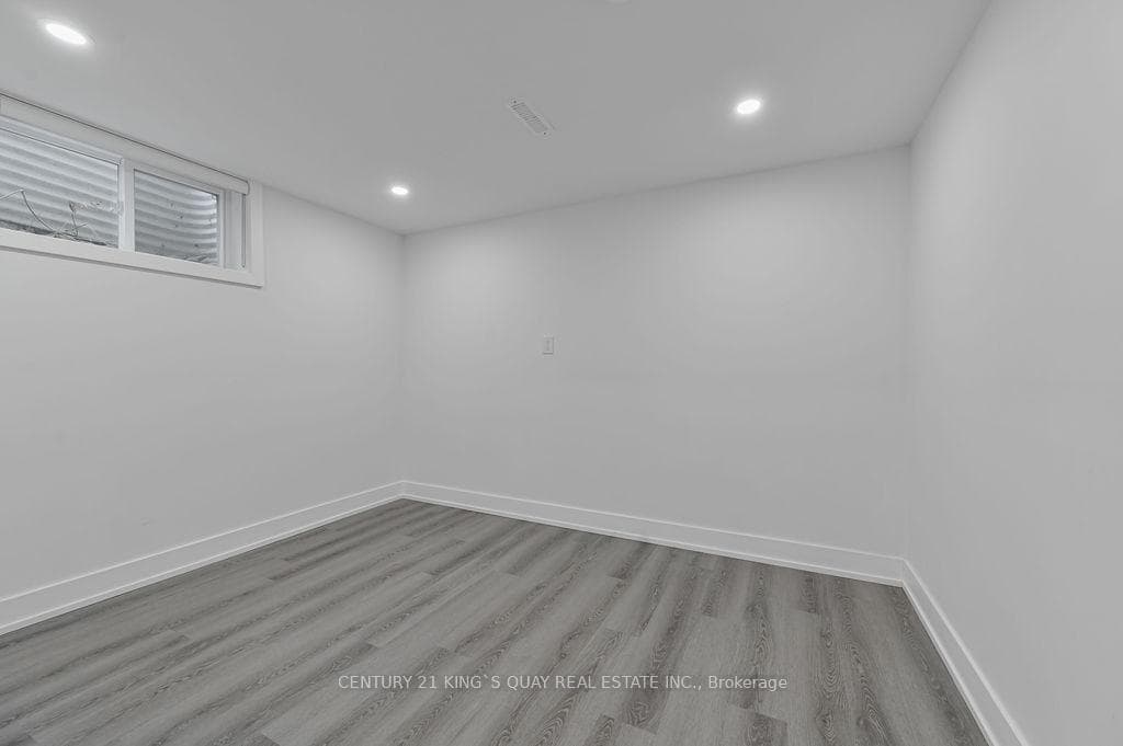 989 Old Cummer Avenue Unit Lower photo 14