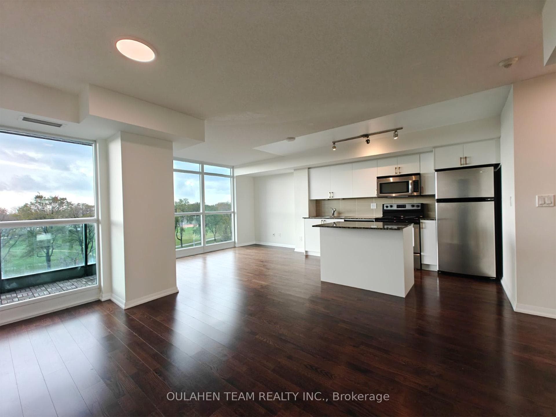 215 Fort York Boulevard Unit 605 photo 4