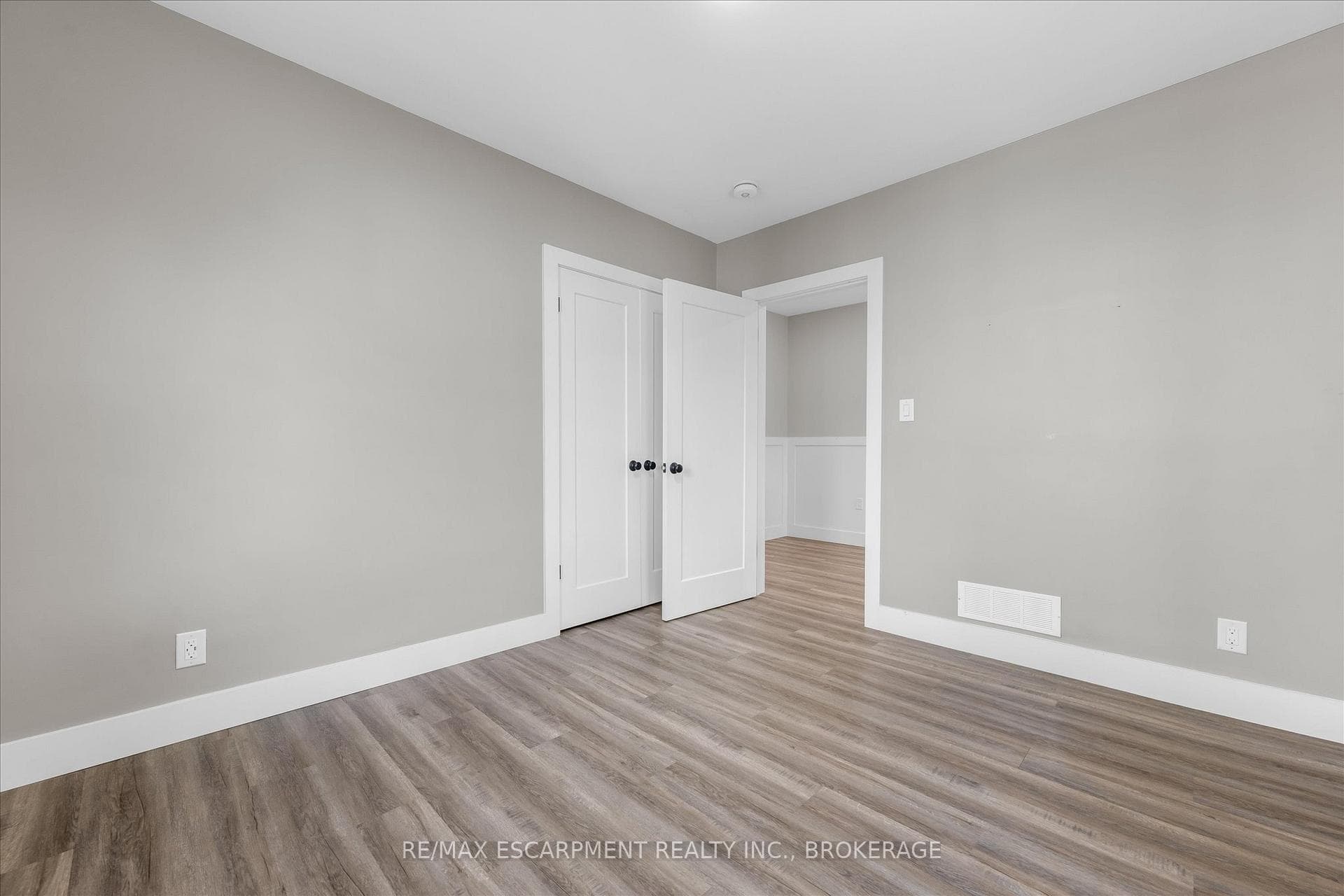19 Lyons Avenue photo 19