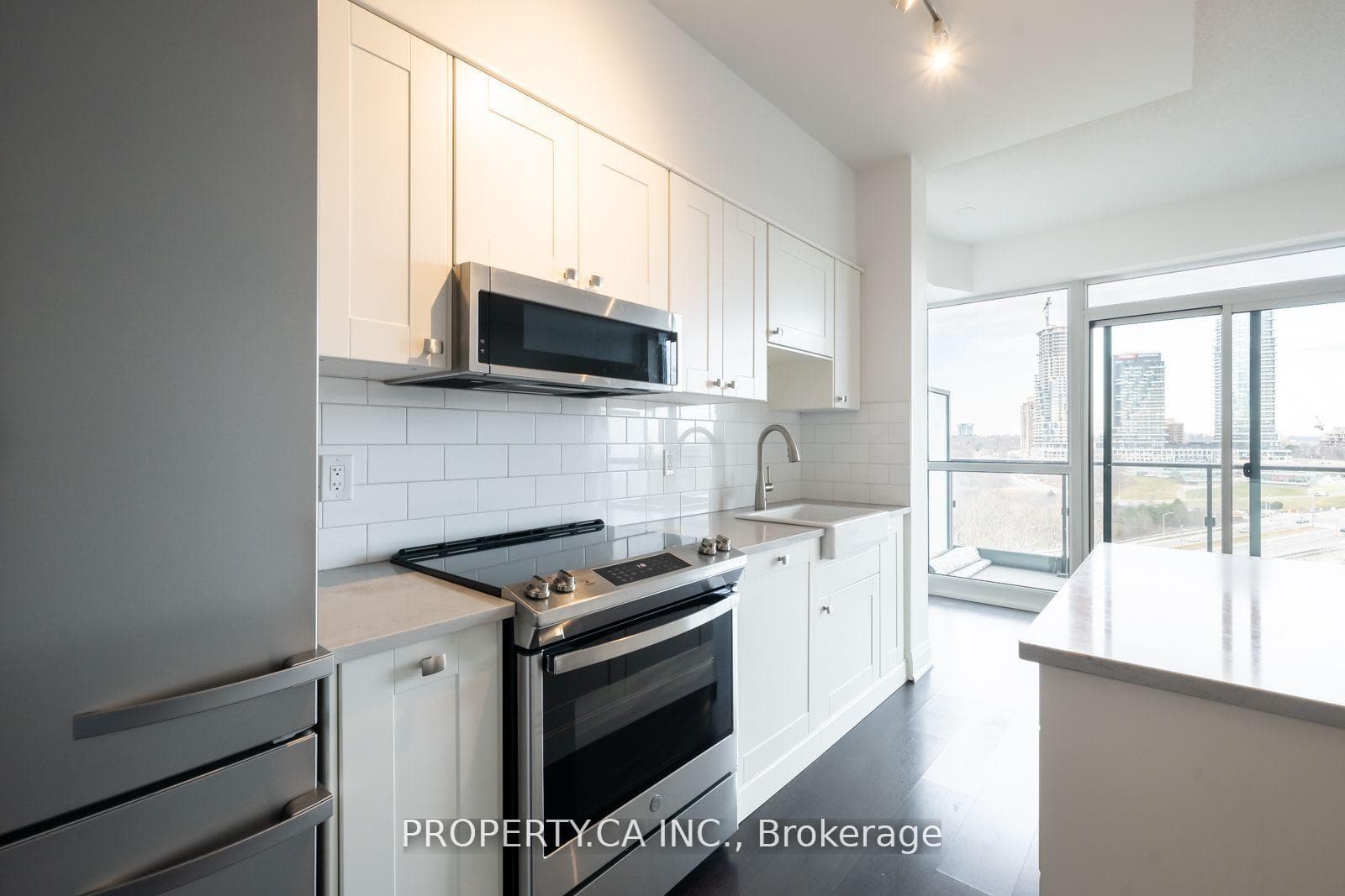 160 Vanderhoof Avenue Unit 601 photo 6