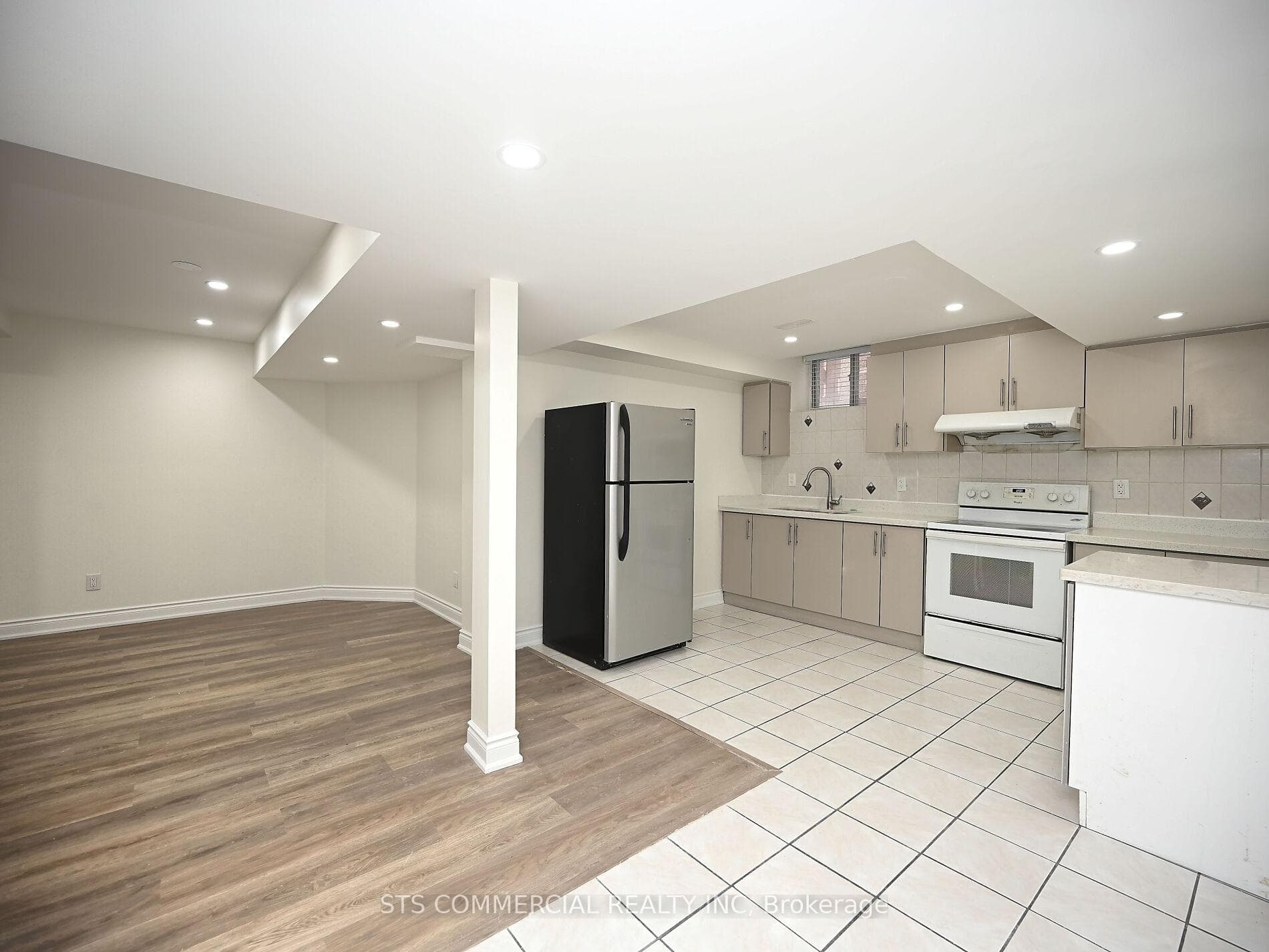 72 Adirondack Crescent photo 36