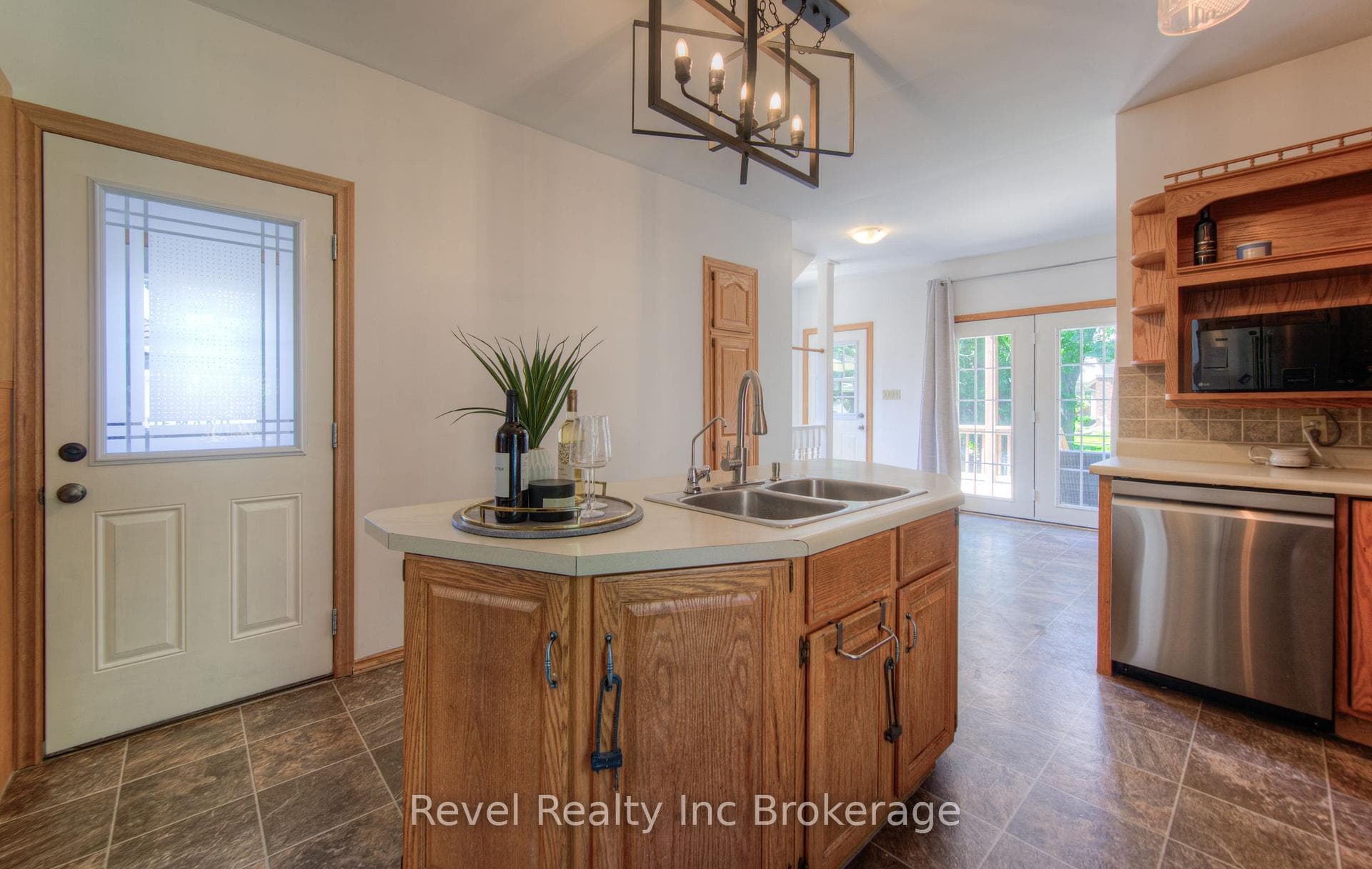 509 Canterbury Street photo 15