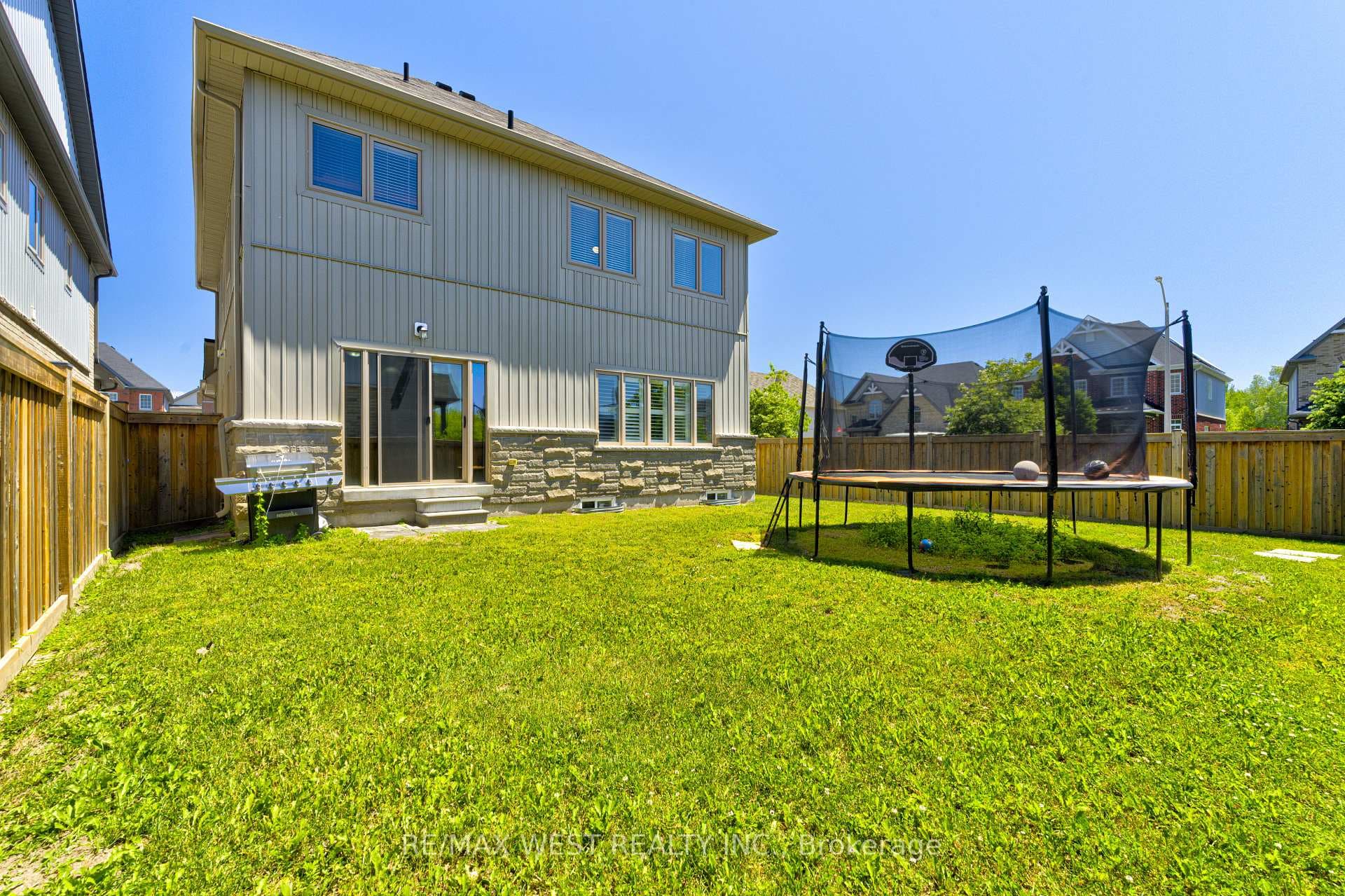 108 Decarolis Crescent photo 47