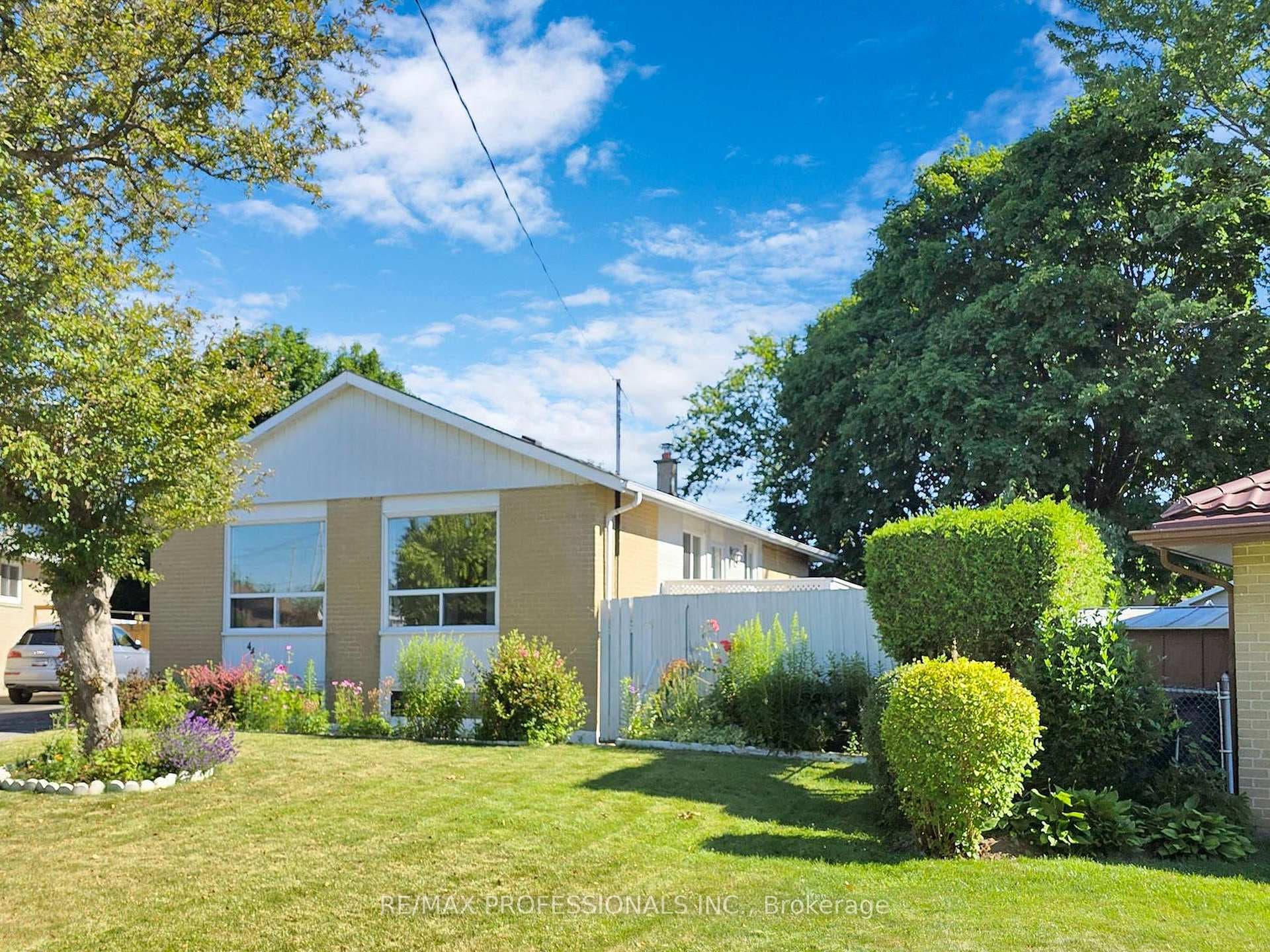 44 Bailey Crescent photo 2