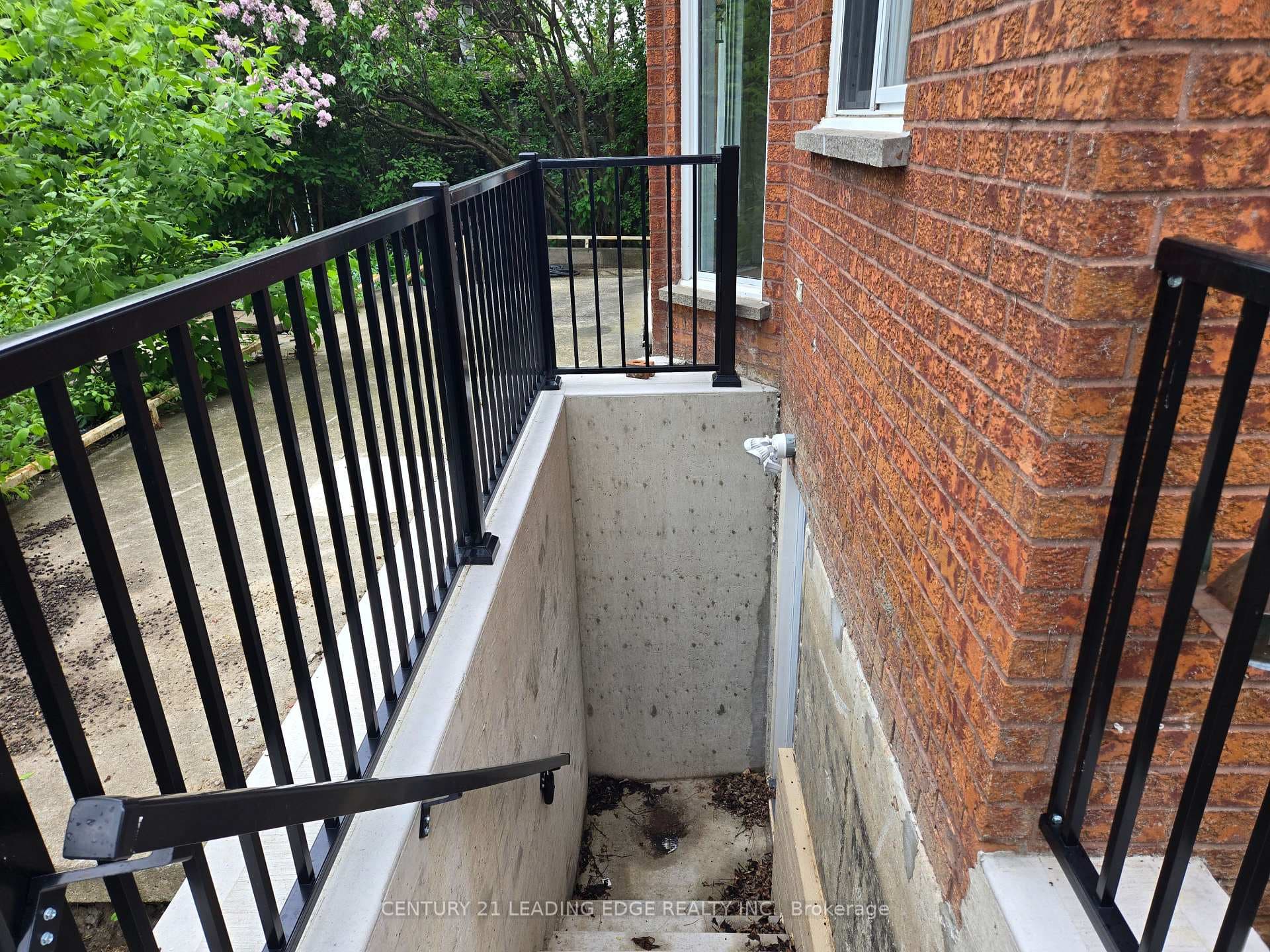 8 BLOOMINGDALE Drive Unit BSMT photo 12