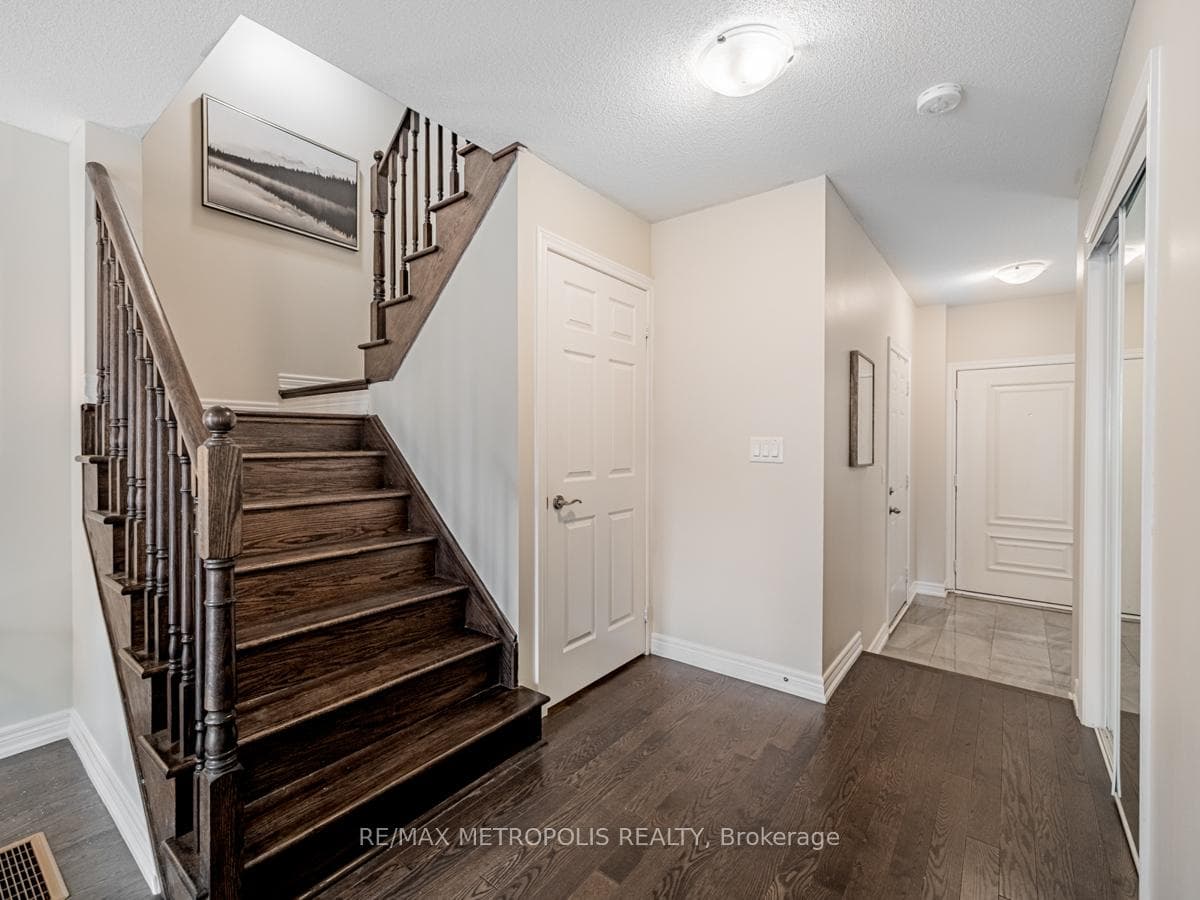 3853 Tufgar Crescent photo 5