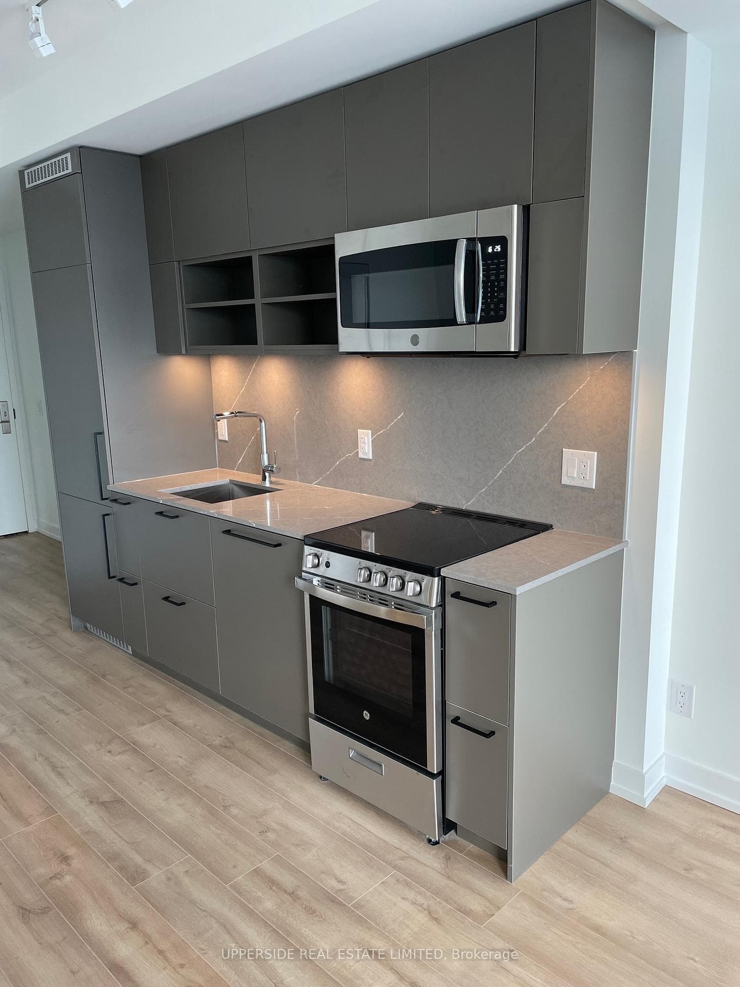 135 East Liberty Street Unit 1613 photo 4