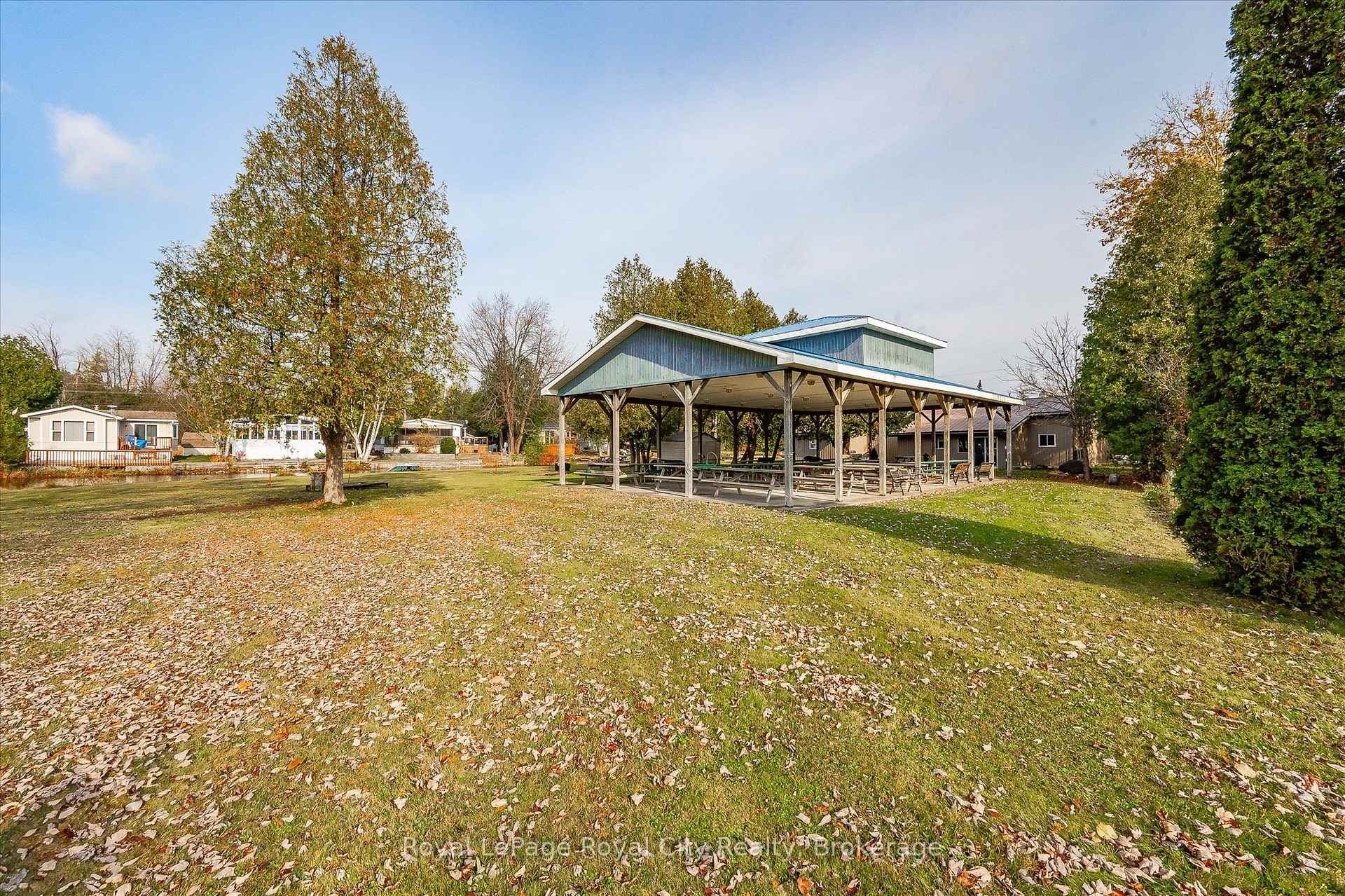10 Spruce Avenue photo 32
