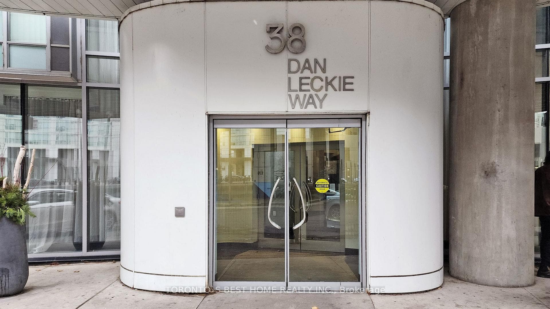 38 Dan Leckie Way Unit 816 photo 2