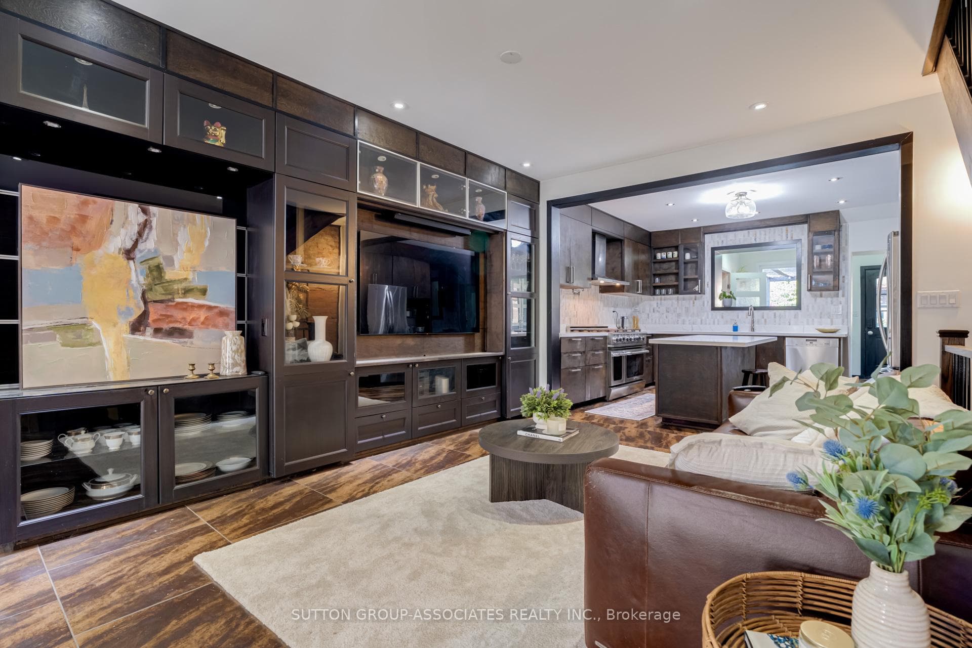 683 Manning Avenue photo 8