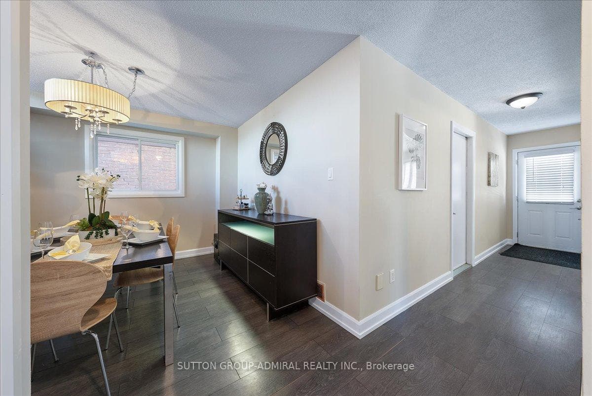 6965 HICKLING Crescent photo 15