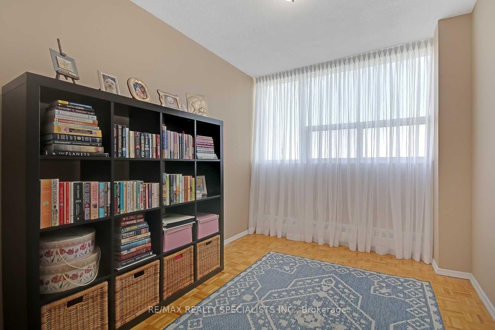 530 Lolita Gardens Unit 1511 photo 10