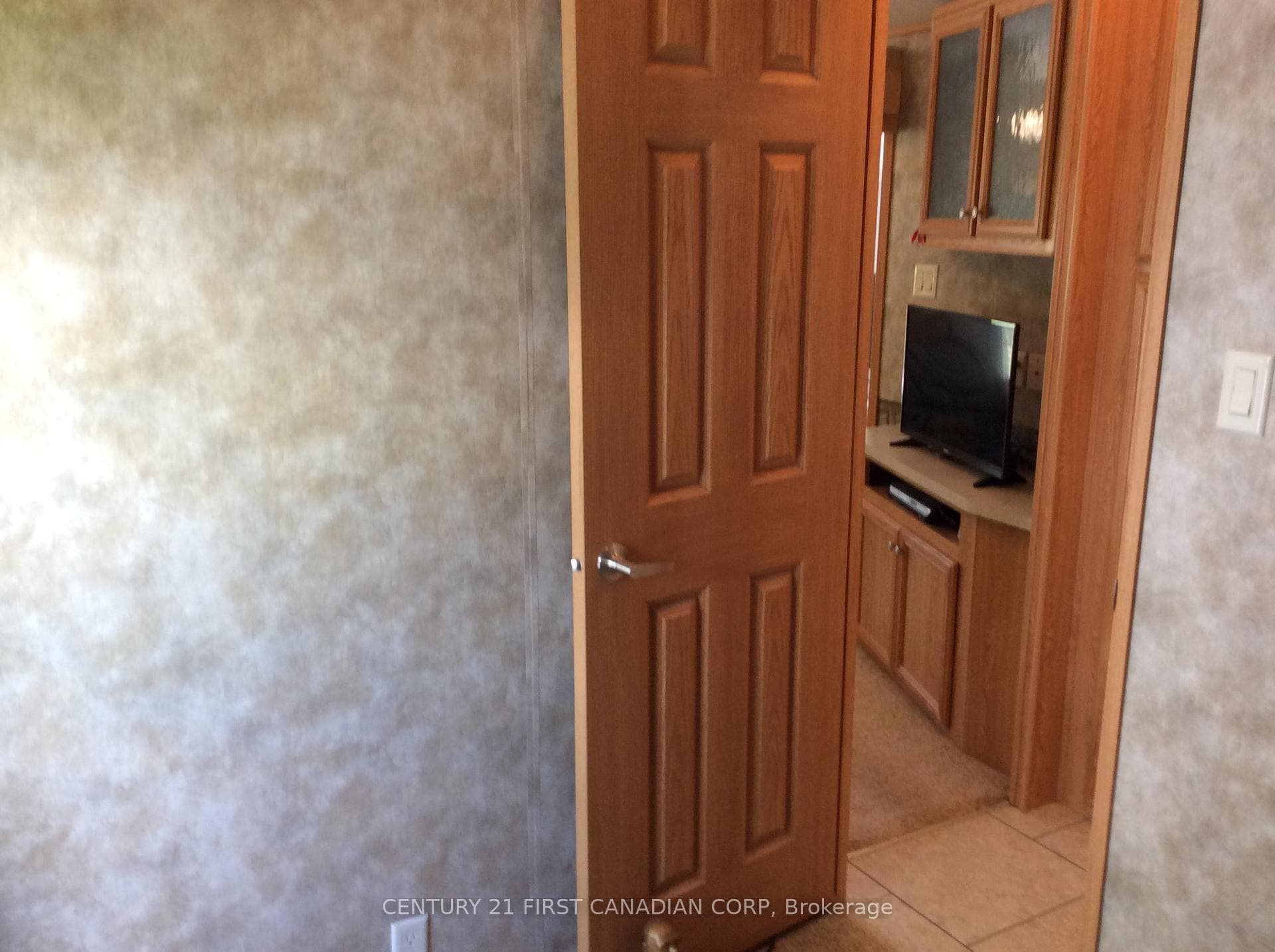 256440 Sunova Crescent Unit 501 photo 22