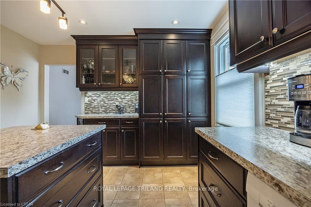 683 Ross Street photo 21