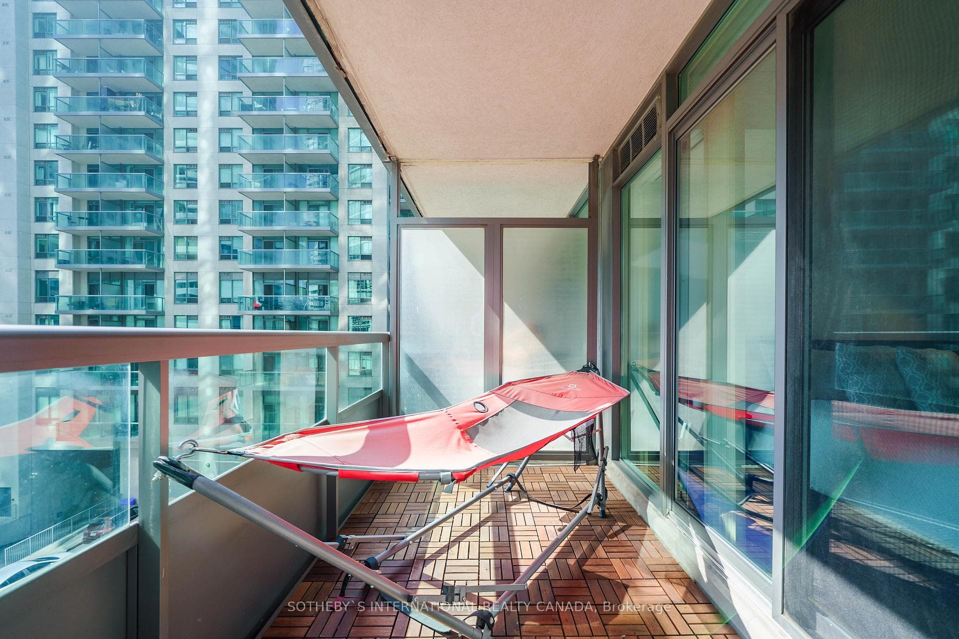30 Grand Trunk Crescent Unit 501 photo 26