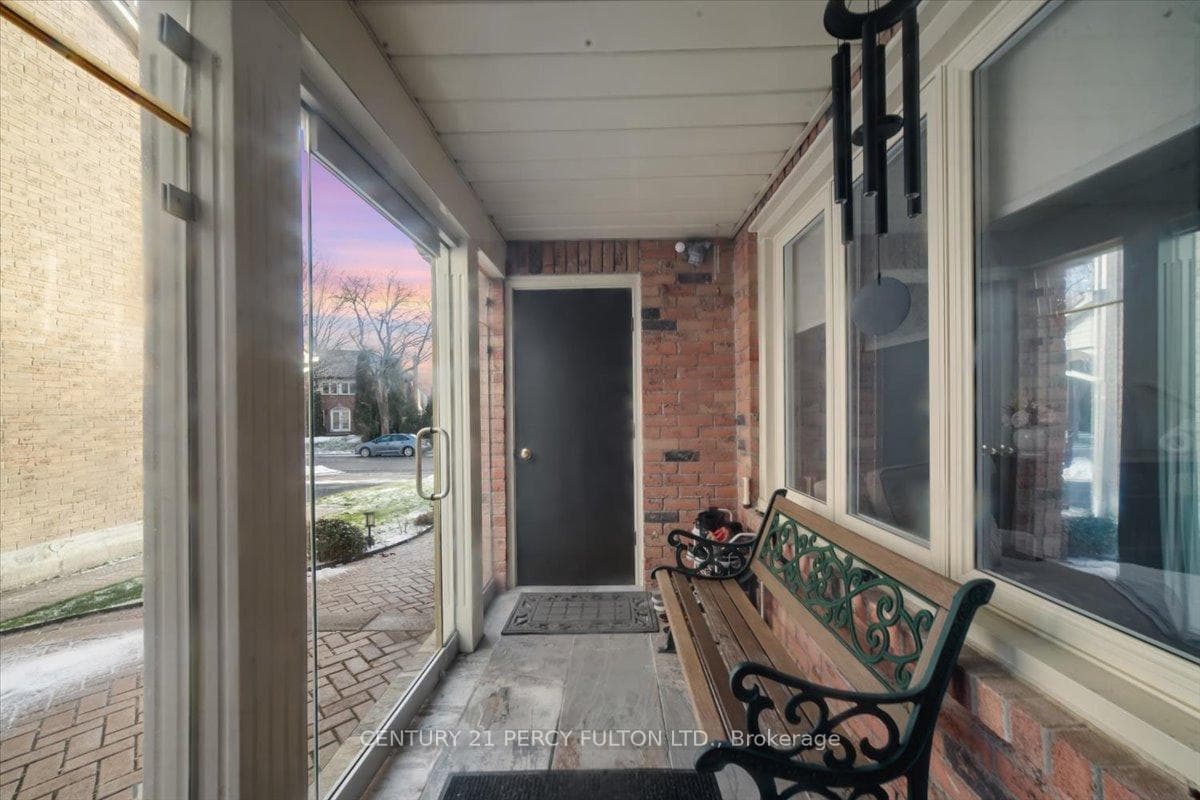 38 Carlisle Cres- Front porch