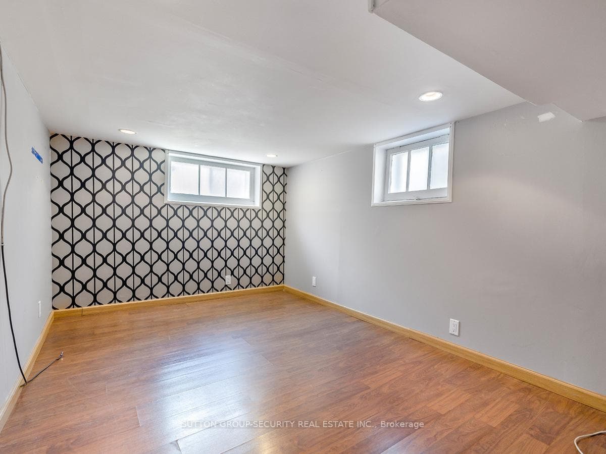 215 Glen Park Avenue photo 16