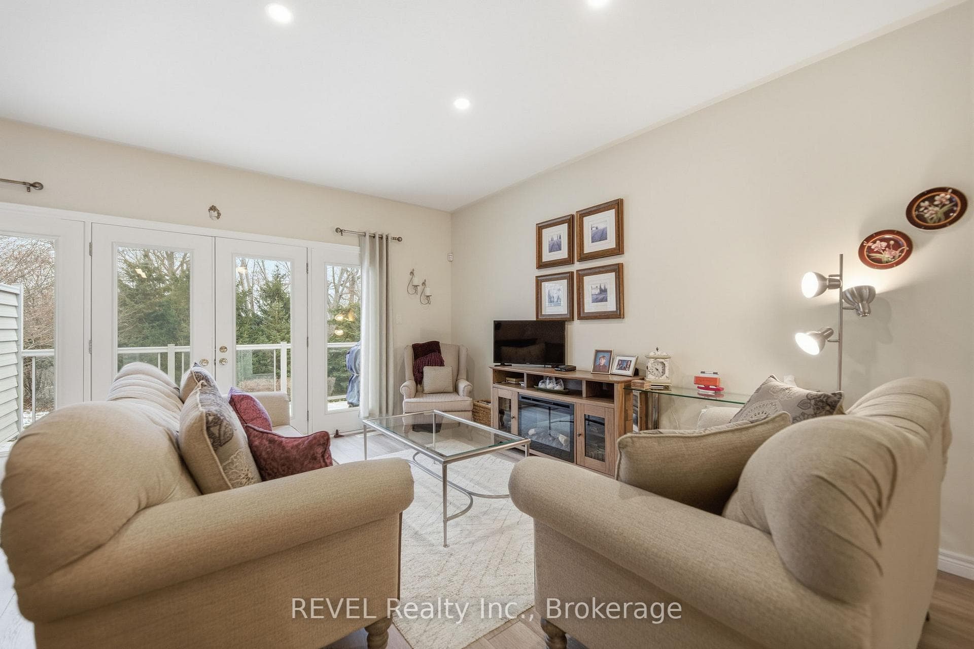 6295 Forest Ridge Drive photo 8