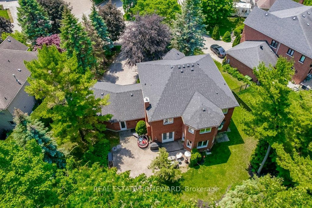 98 Woodview Drive photo 44