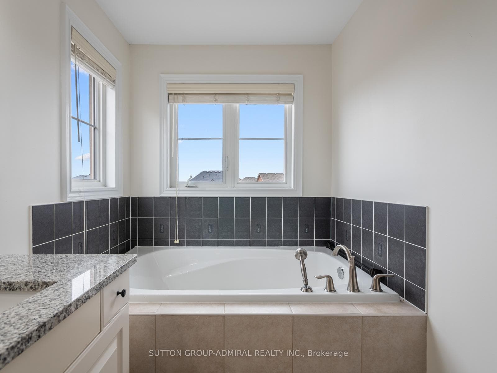 40 Grand Trunk Avenue photo 10