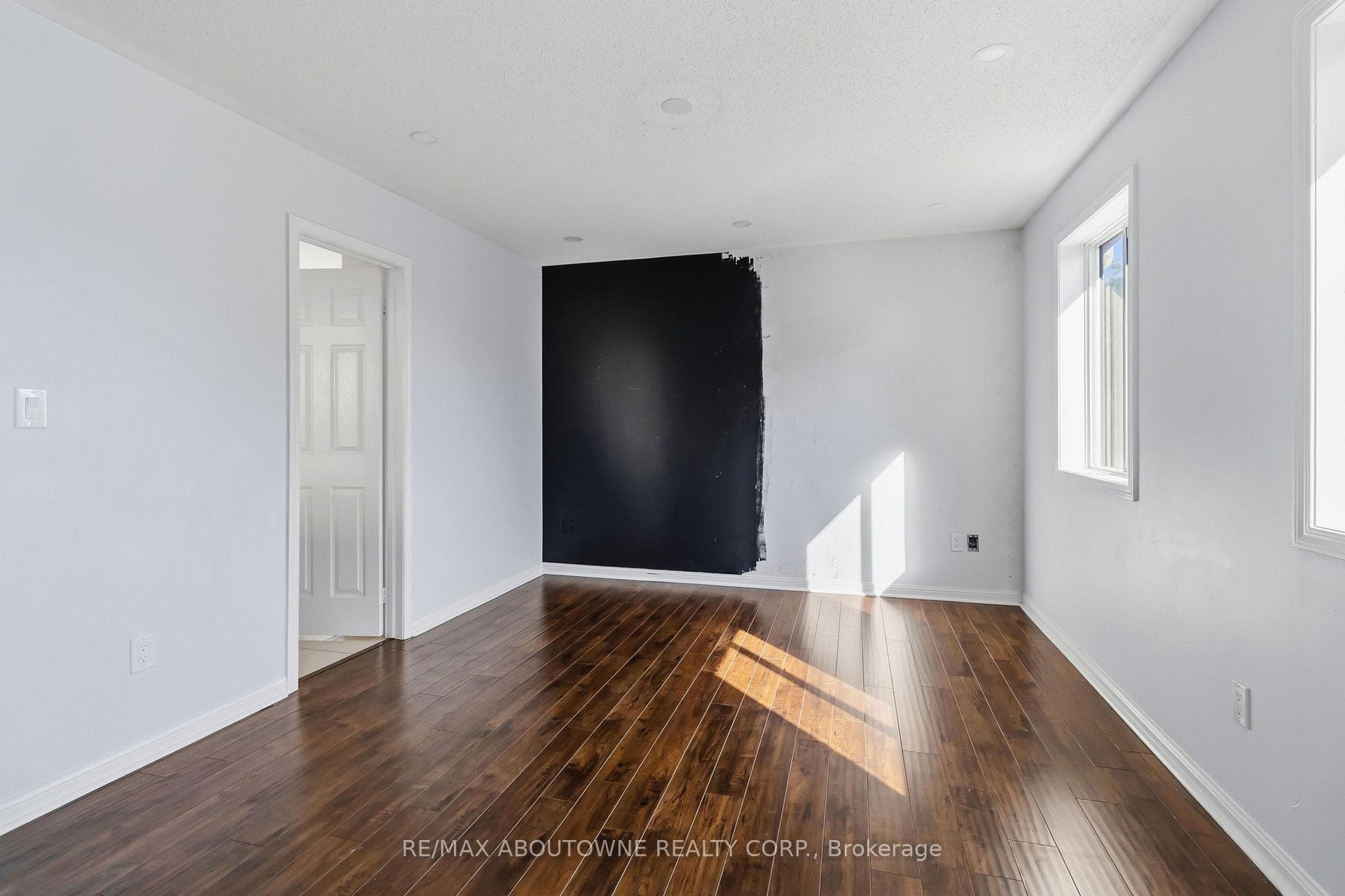 930 Lancaster Boulevard photo 27