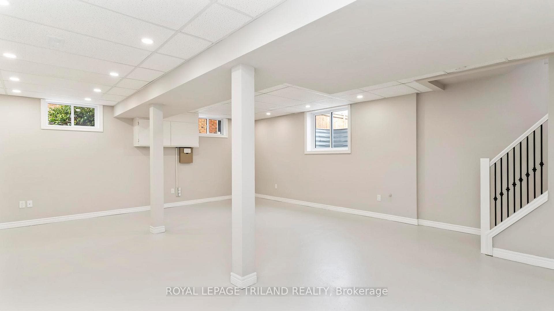 374 ELM Street photo 21