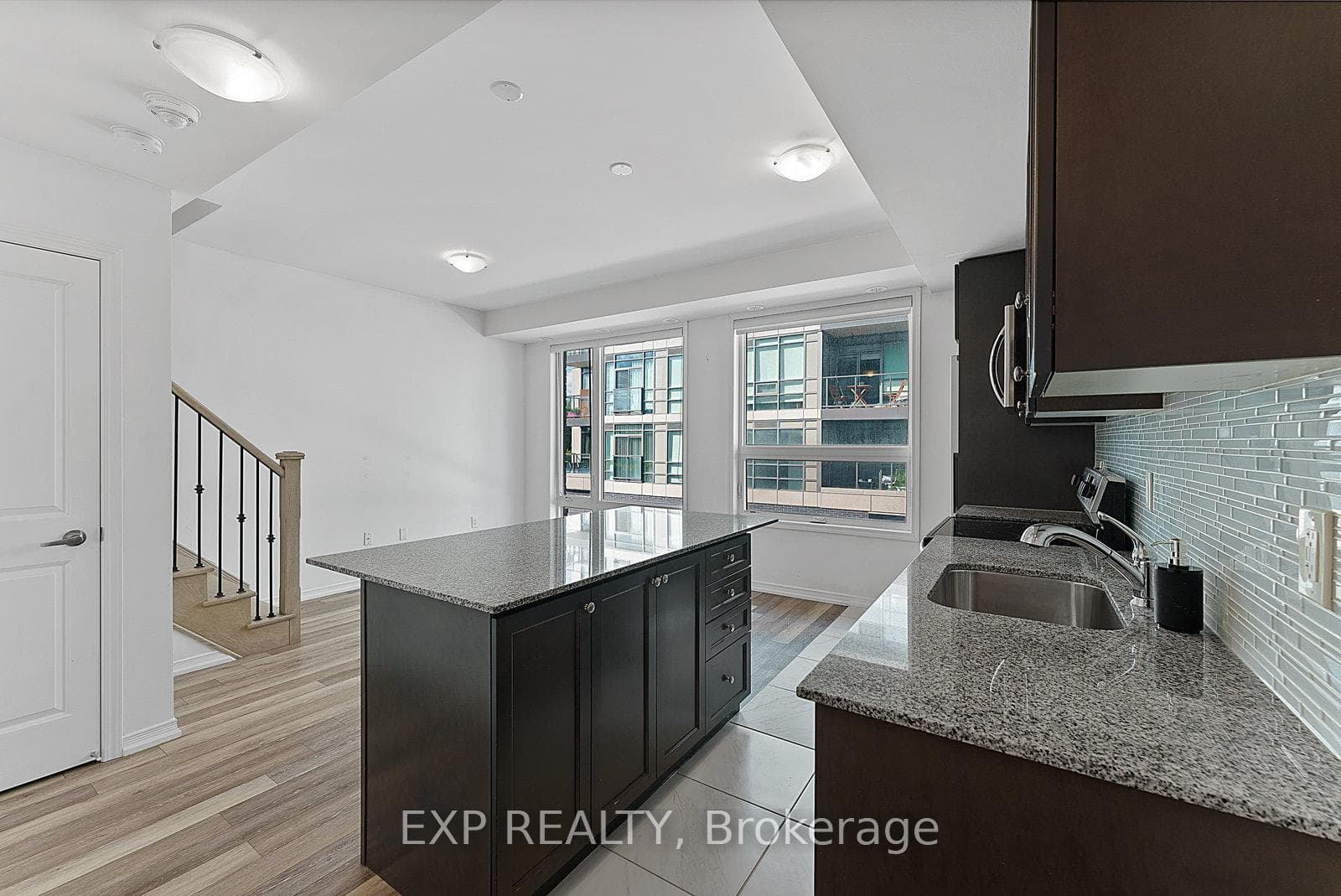28 Fieldway Road Unit 64 photo 5