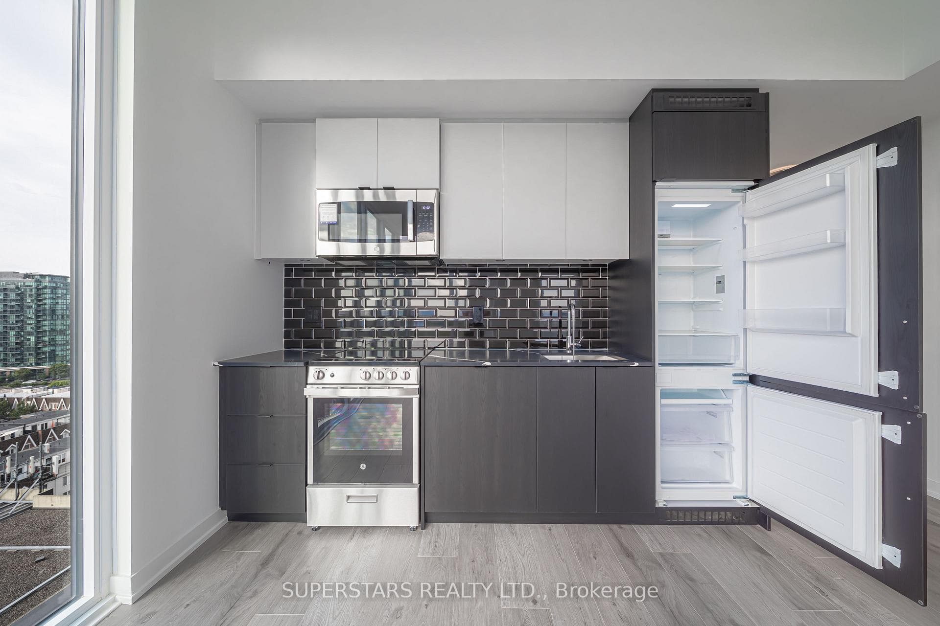 285 Dufferin Street Unit 1124 photo 18