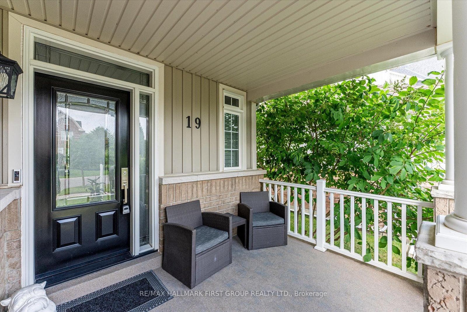 19 Queensplate Drive photo 2