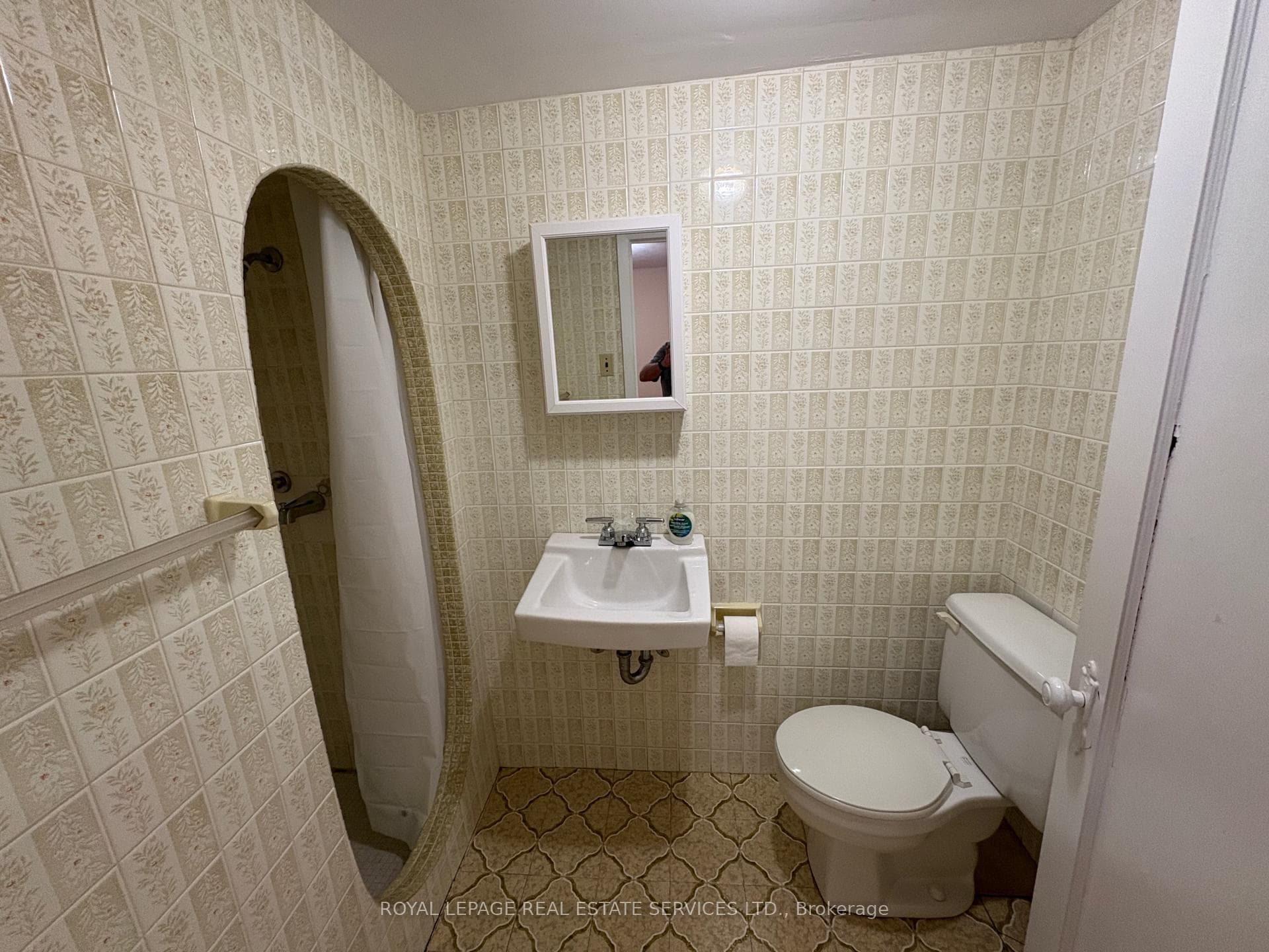 581 Mc Roberts Avenue photo 7