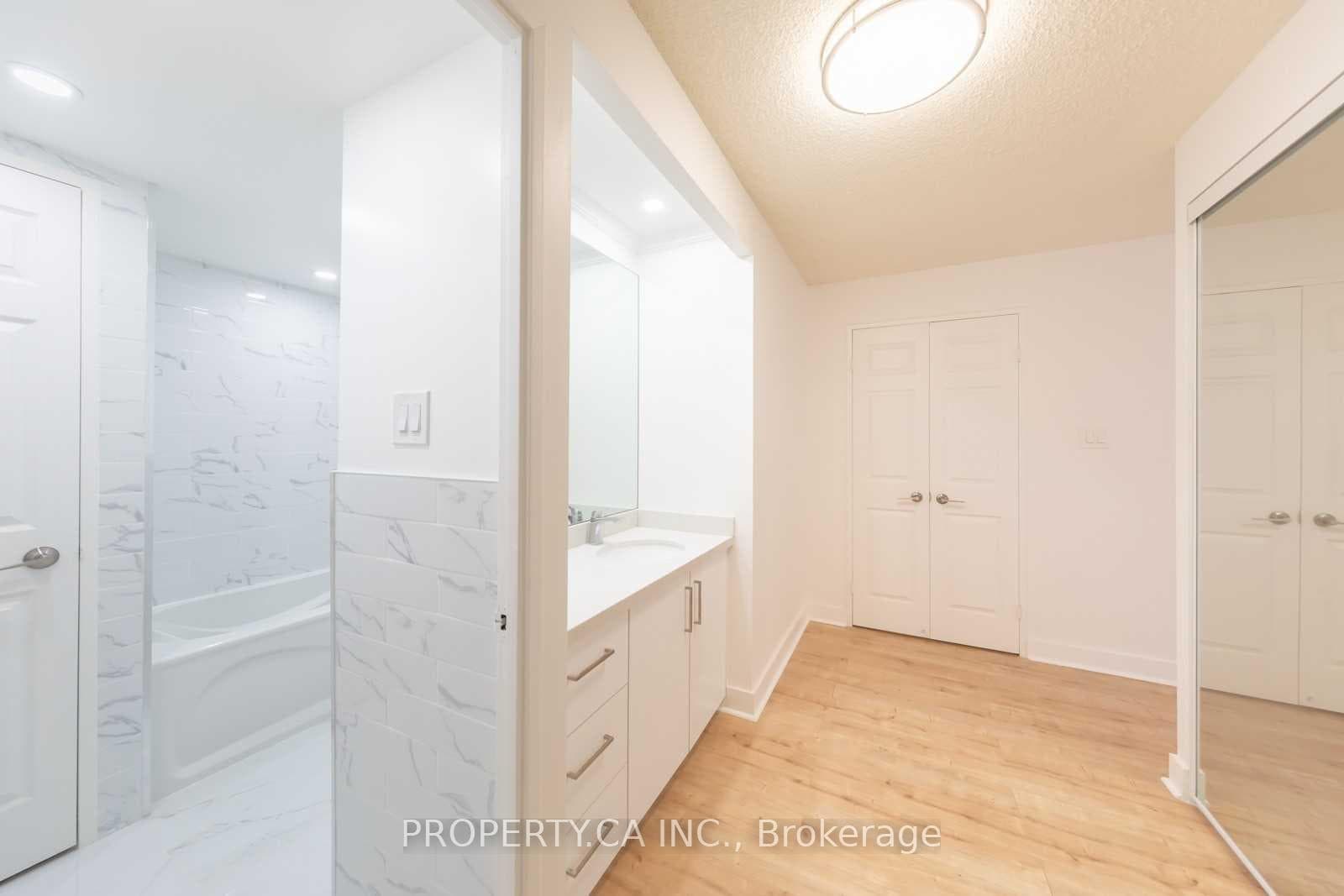 280 Simcoe Street Unit 705A photo 22