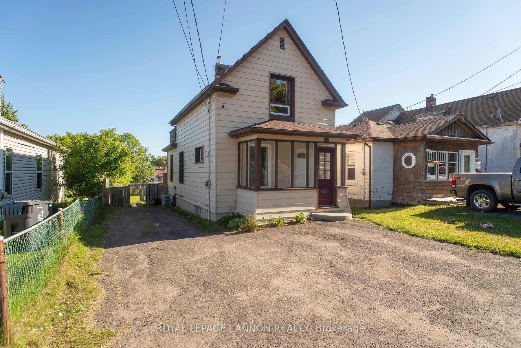 407 Oliver Road photo 1
