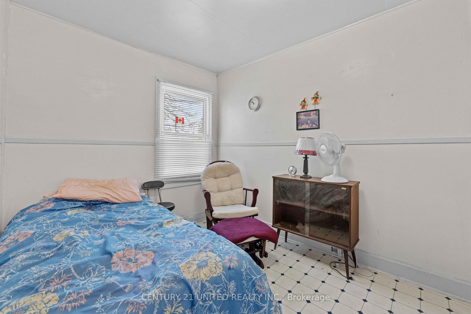 482 Wellington Street photo 8