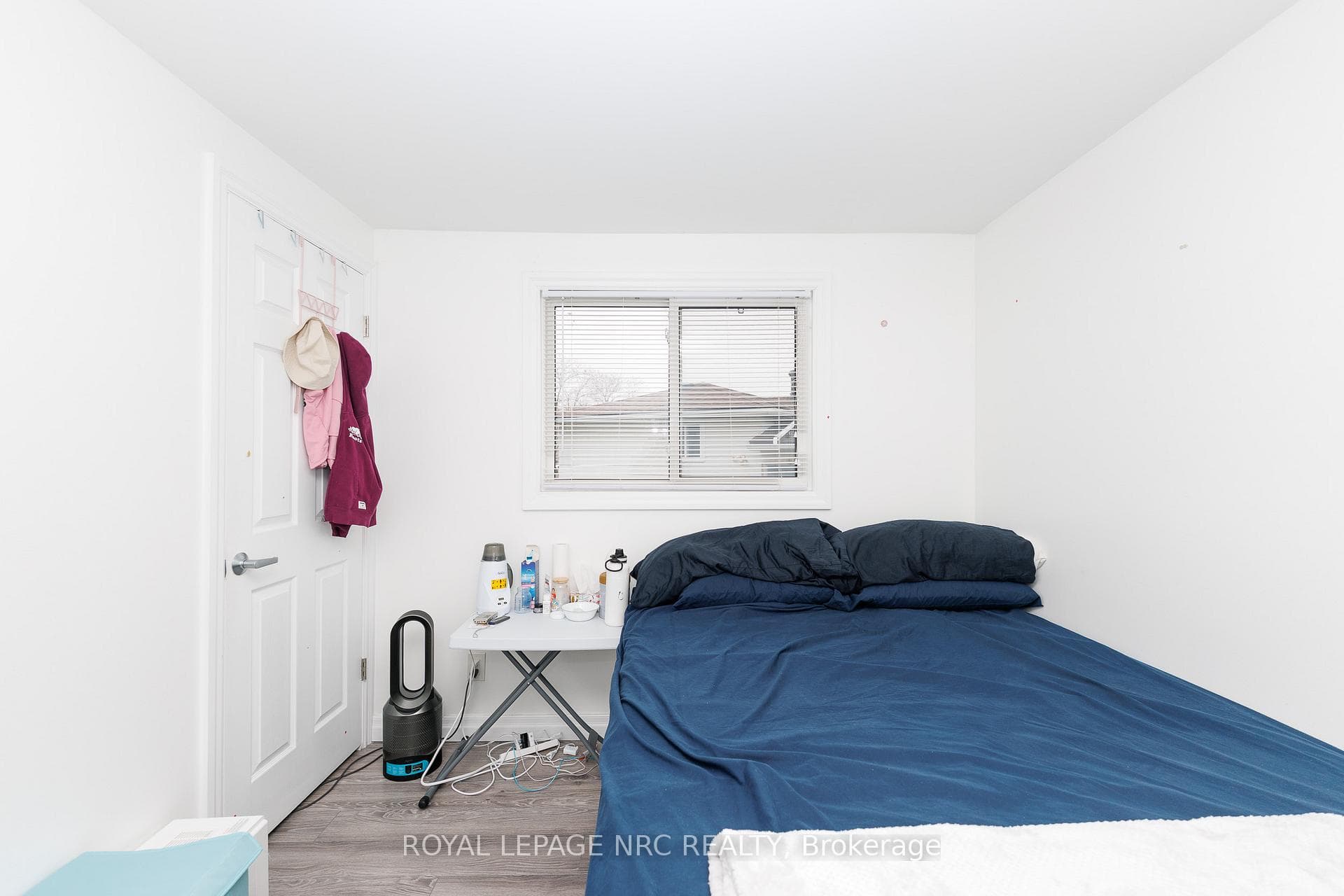 Nice sized room.