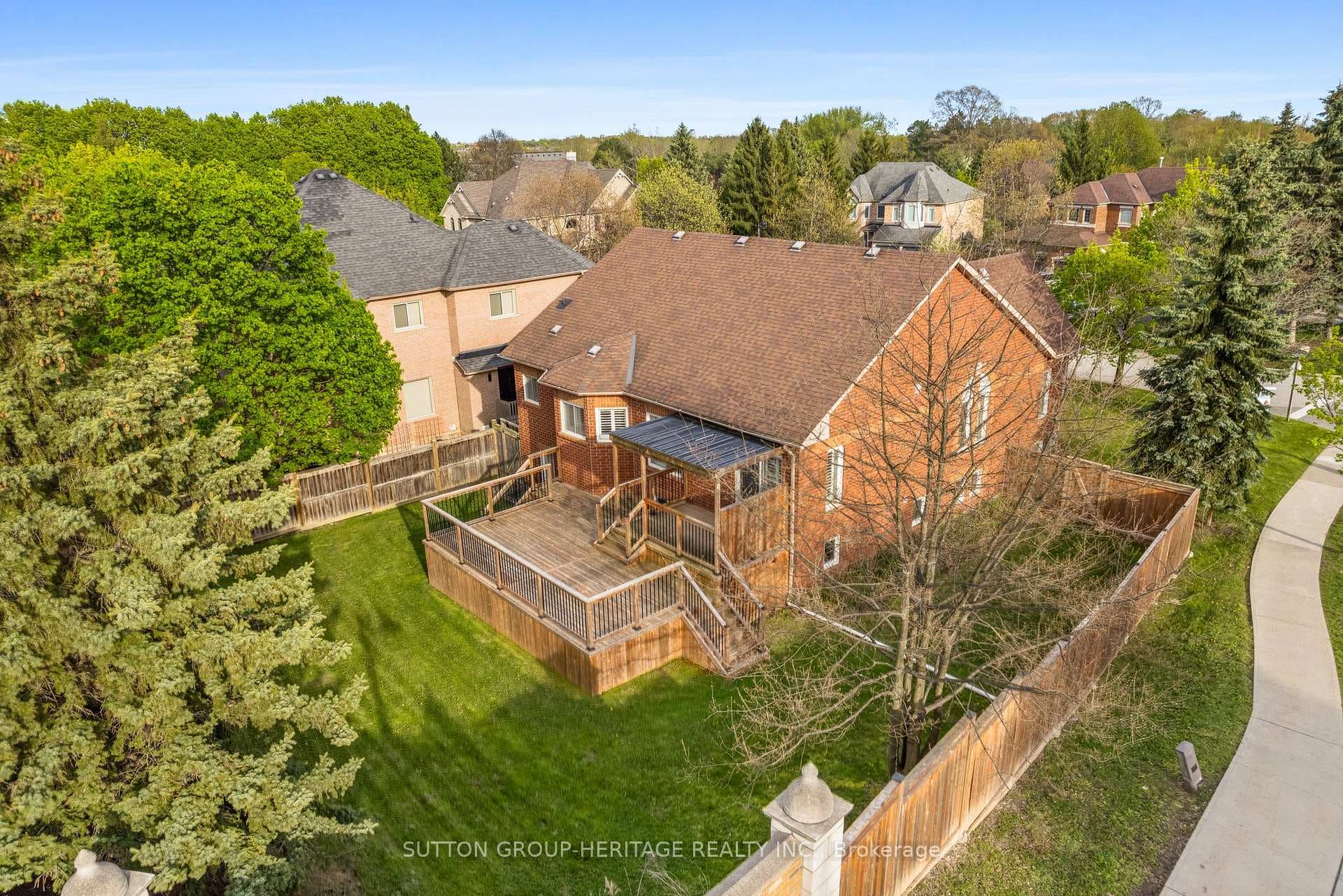 1724 Hadrian Court photo 34