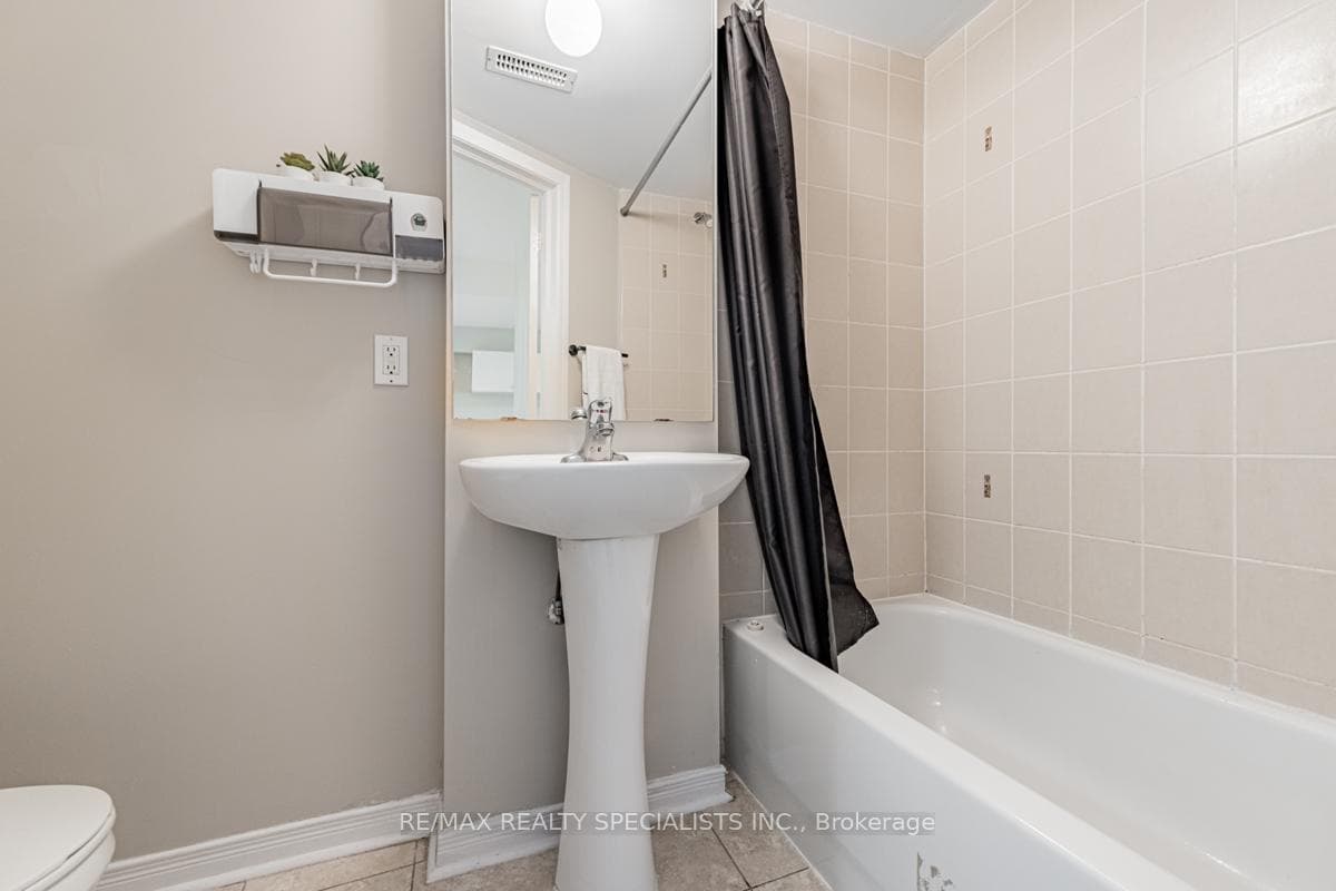 4th Bathroom-Ground Floor