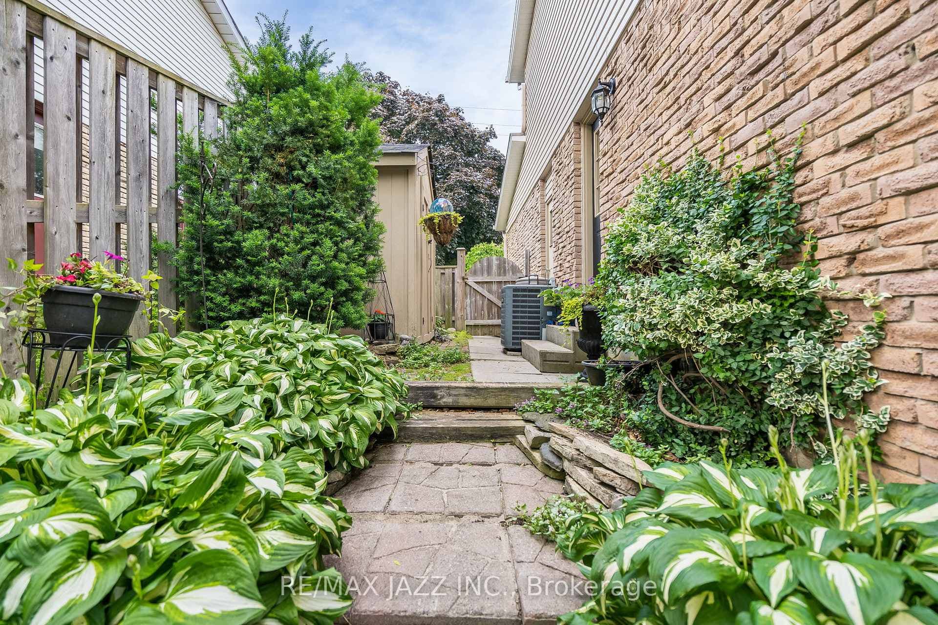 284 Grandview Street photo 40