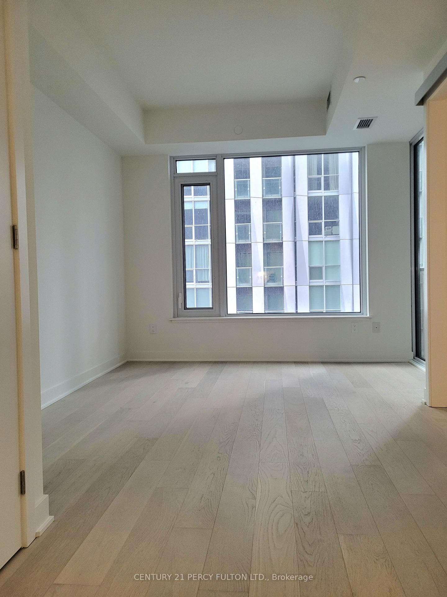 11 Yorkville Avenue Unit 2007 photo 7