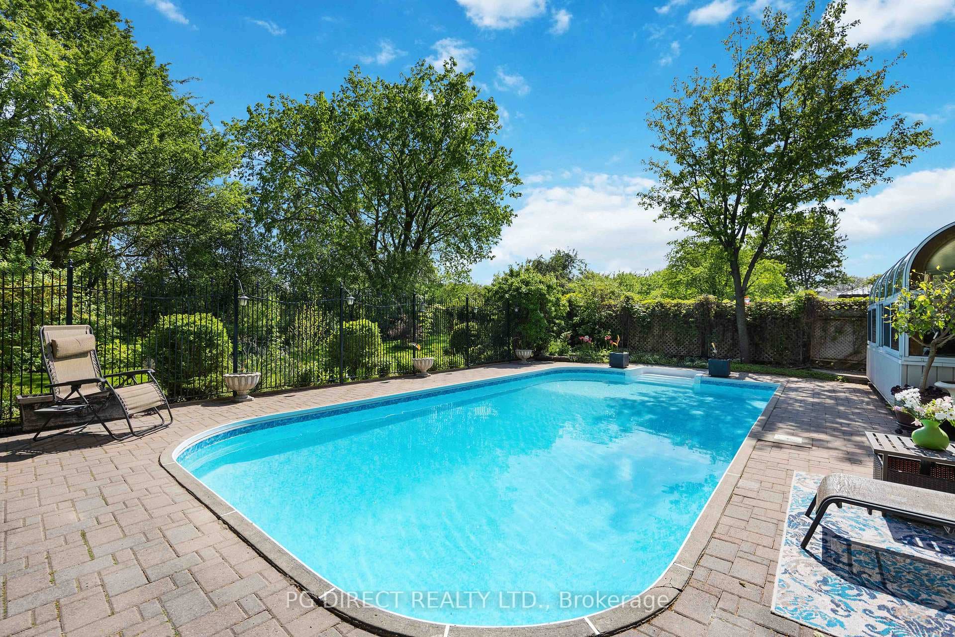 80 Henderson Drive photo 20