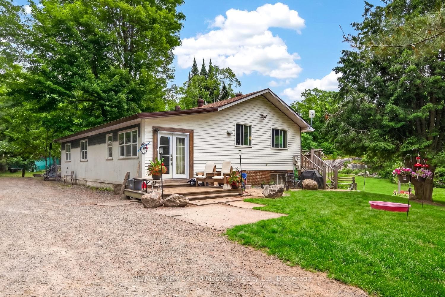 15 Toronto Lake Road photo 1