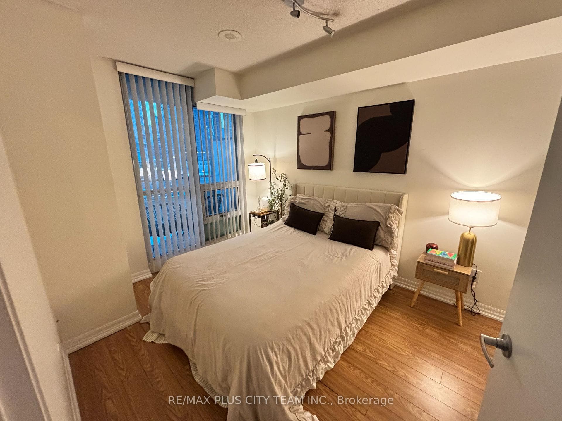 16 Yonge Street Unit 703 photo 10